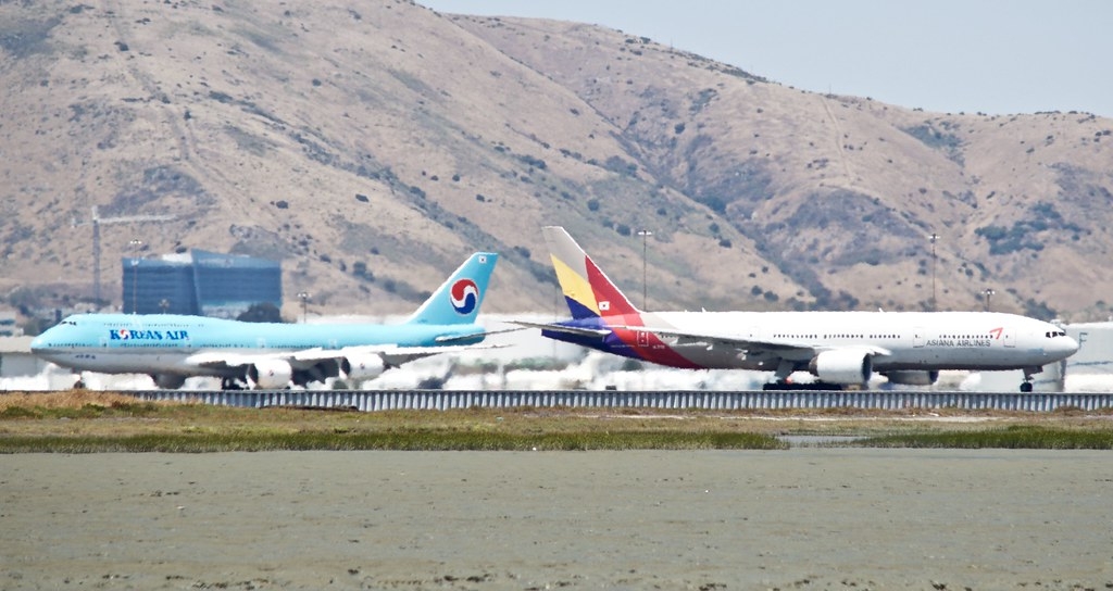 滑走路にいる飛行機