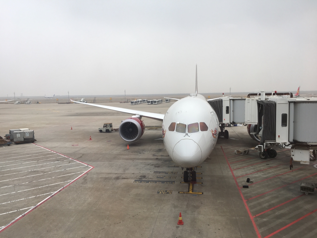 空港に停まっている飛行機