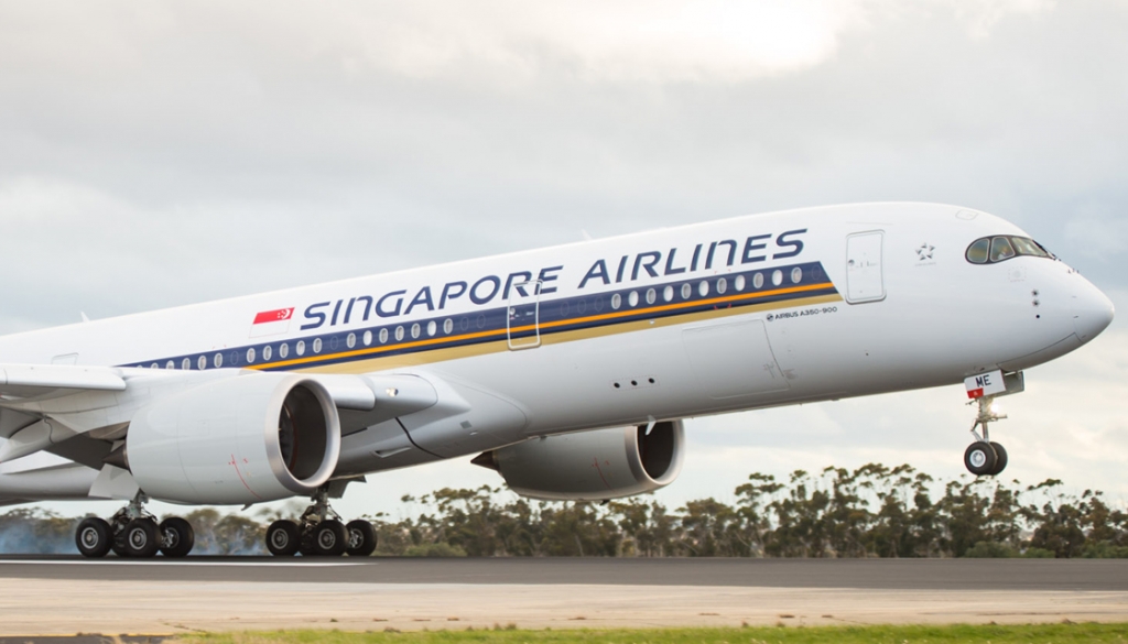 滑走路にいる飛行機