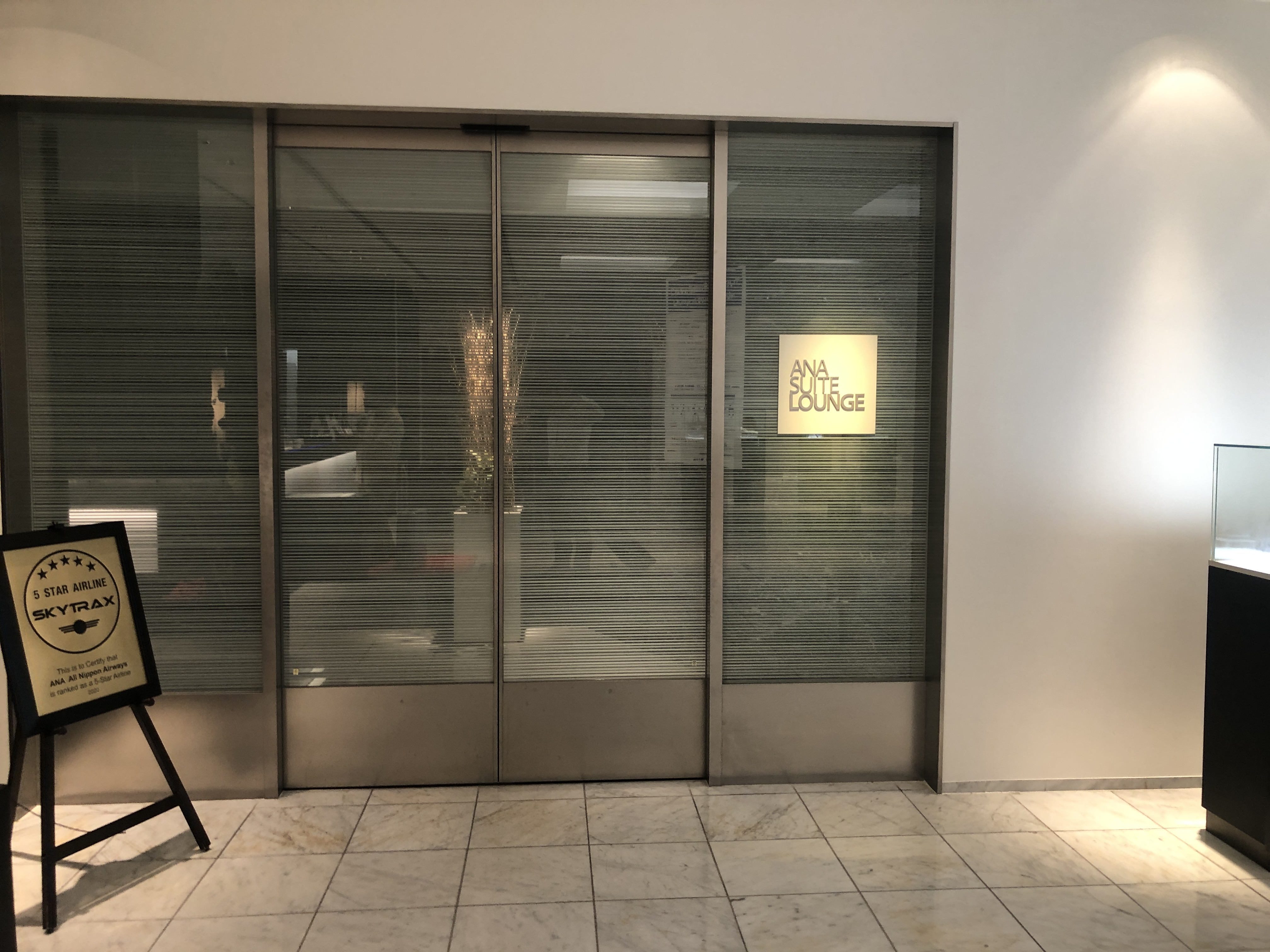 部屋の隅に置かれている