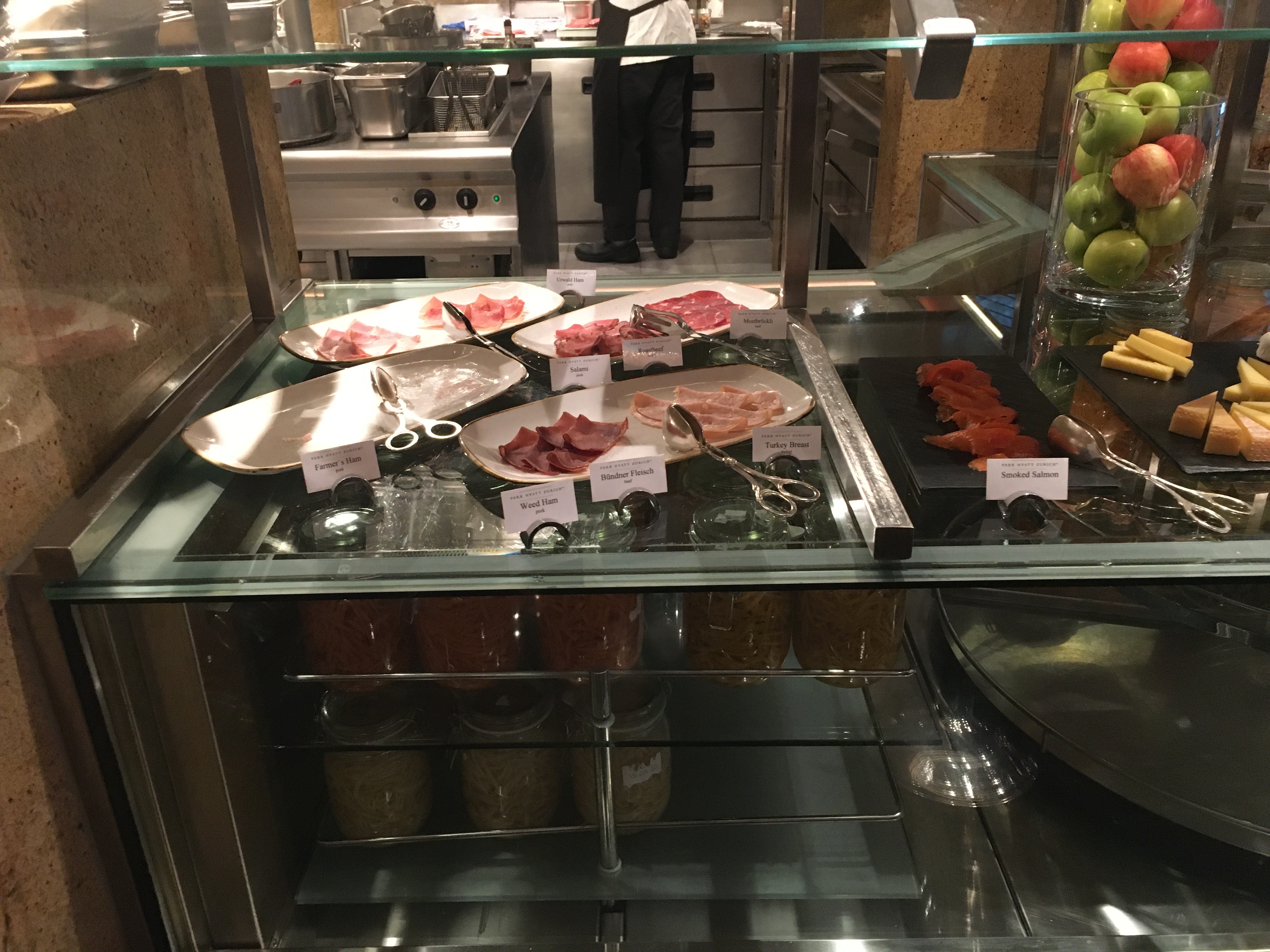 店のカウンターに置いている様々なドーナツ