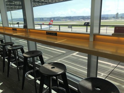 Lounge Review : チューリッヒ空港(ZRH)ターミナルE スイスインターナショナルエアラインズ(LX) ビジネスラウンジ(Business Lounge)