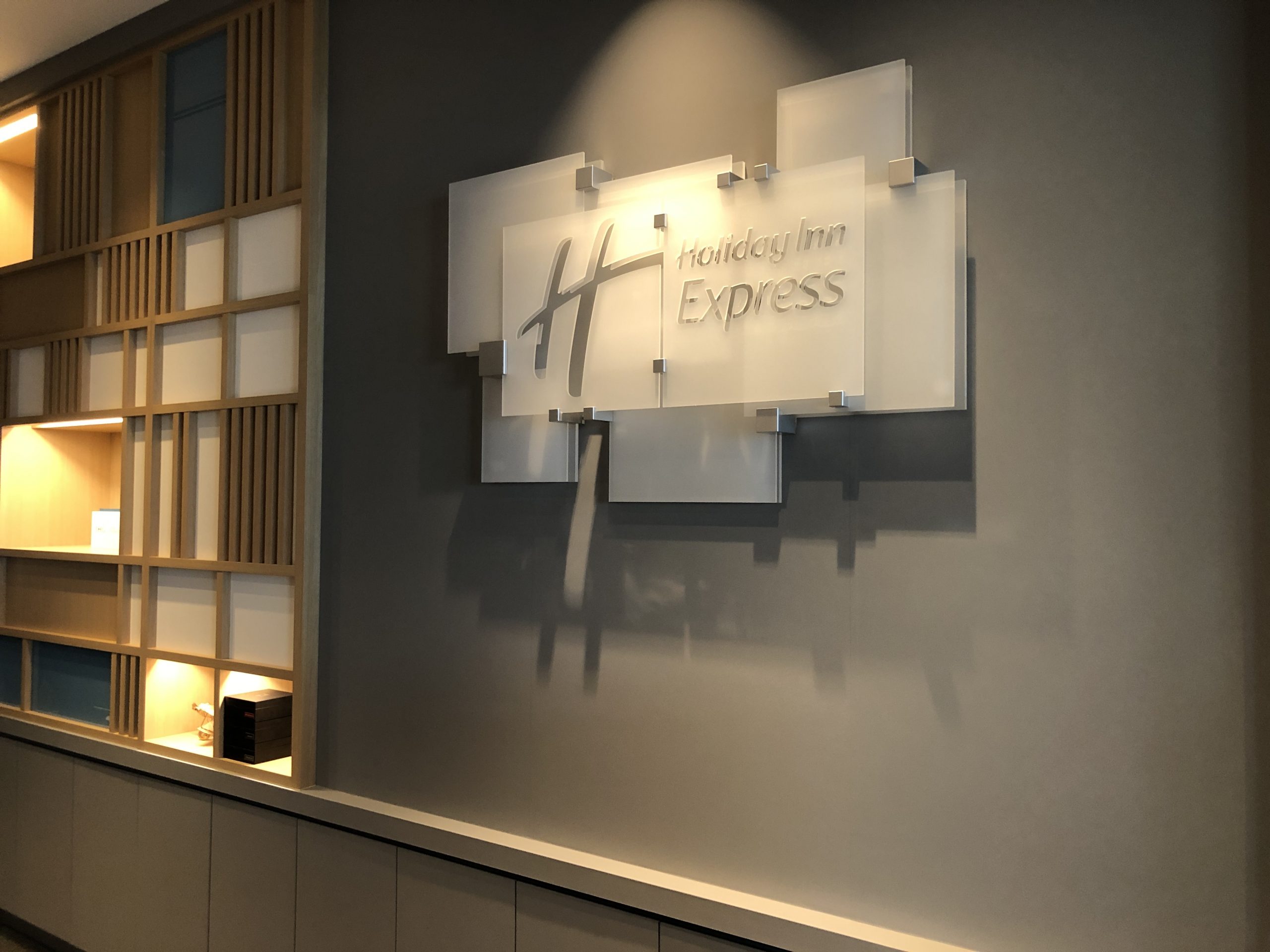 Hotel Review : ホリデイイン エクスプレス 大阪シティセンター御堂筋(Holiday Inn Express Osaka City Centre Midosuji)