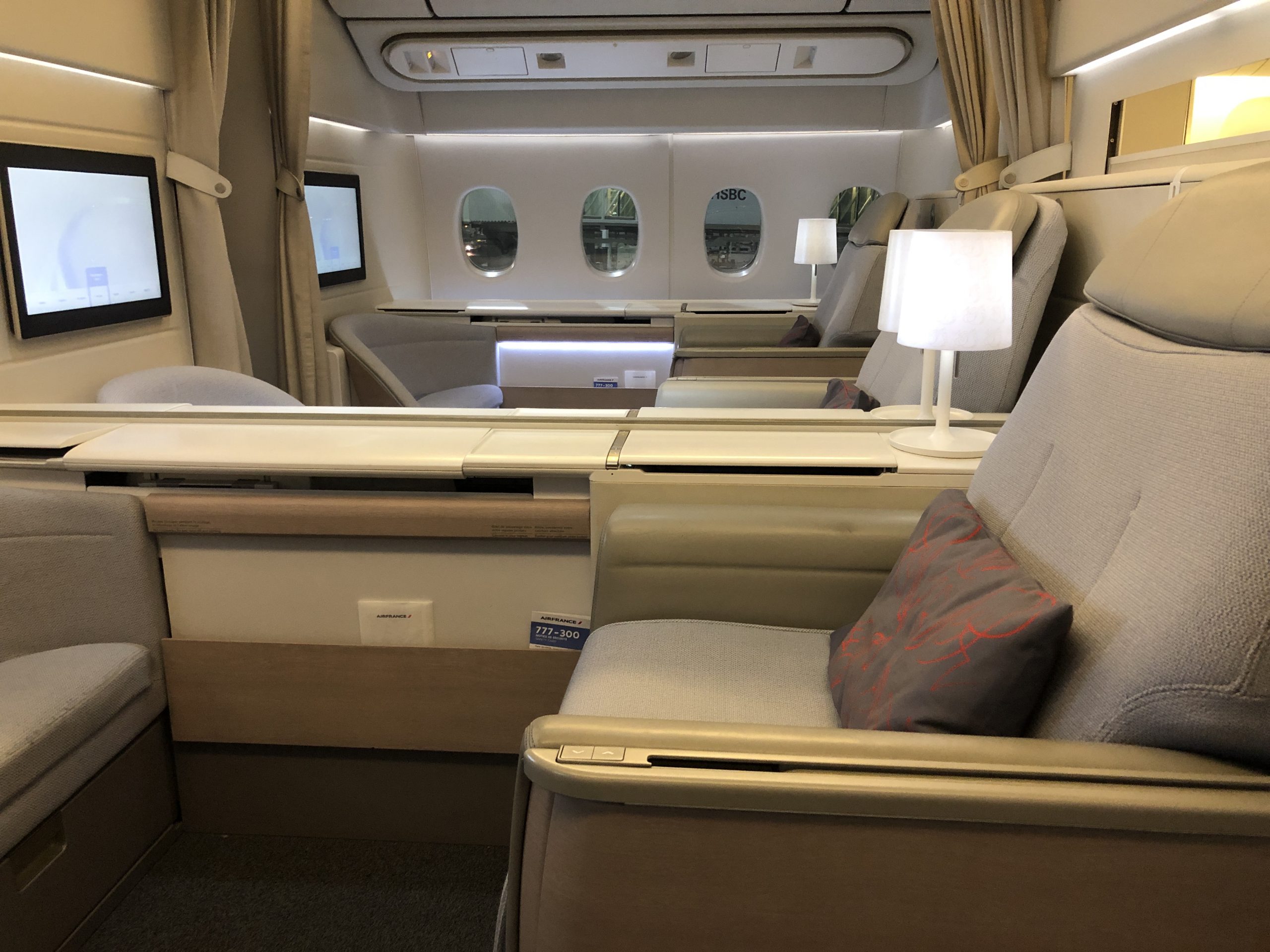 First Class Review : エールフランス航空(AF) AF655 ドバイ(DXB) – パリ(CDG) ラ・プルミエール(La Première)