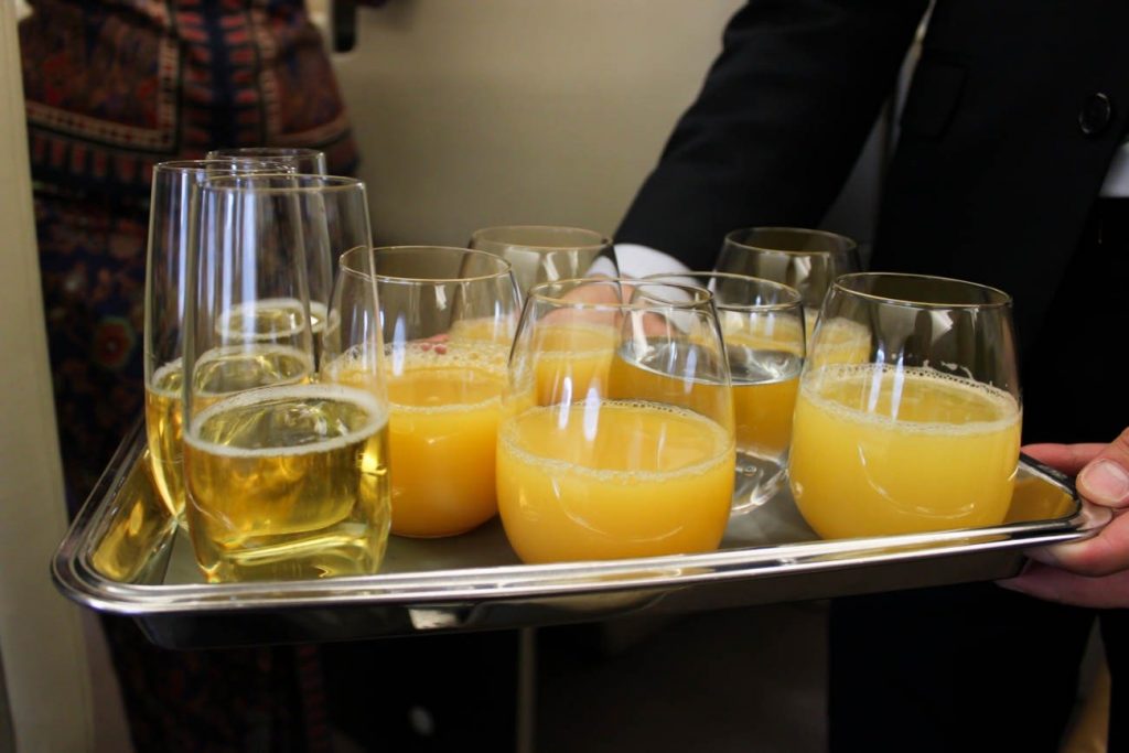 ガラスのコップに入った飲み物