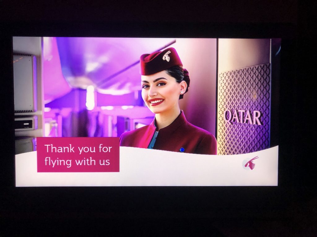 モニター画面に映る男性