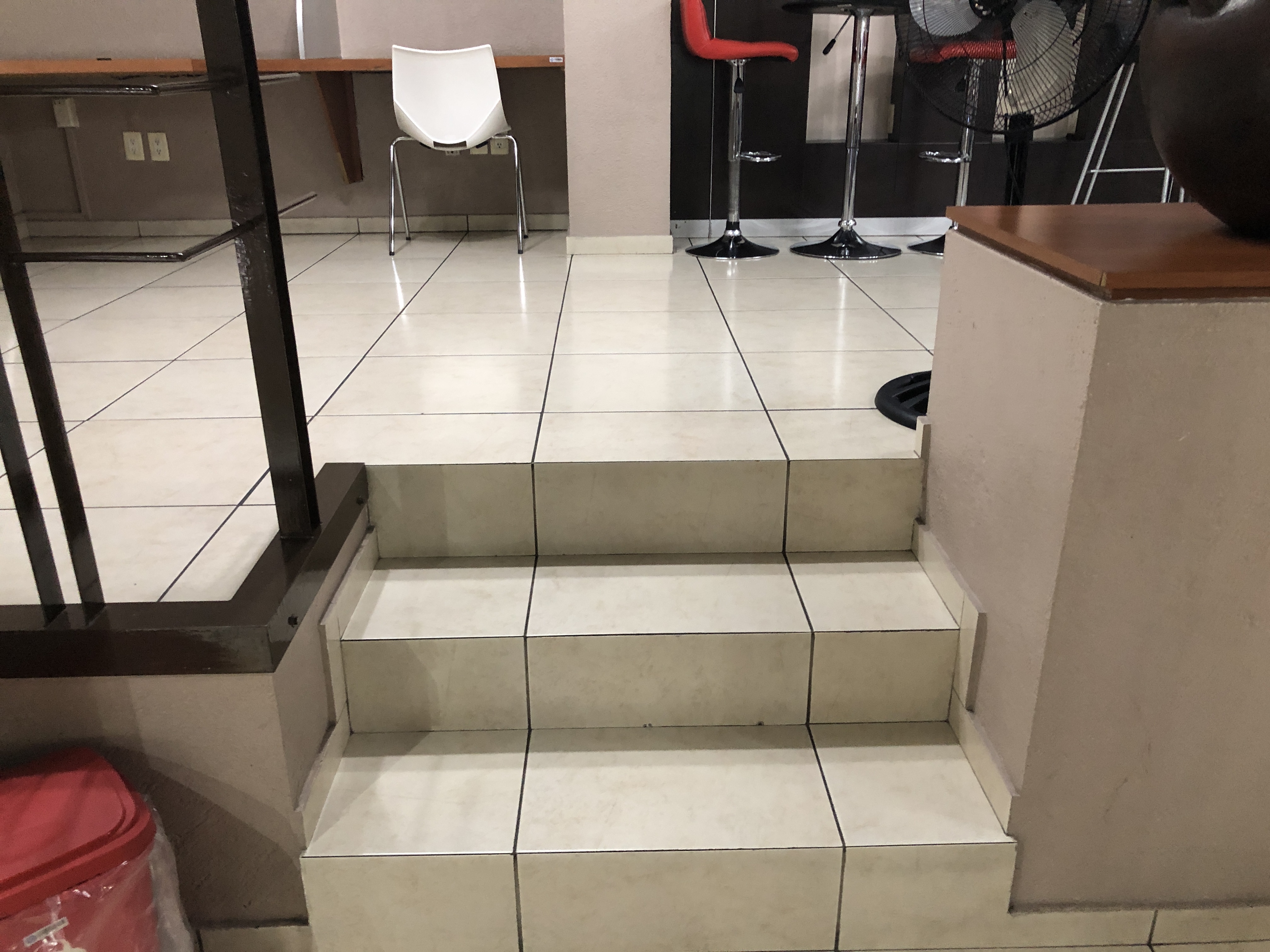 部屋の隅に置かれている