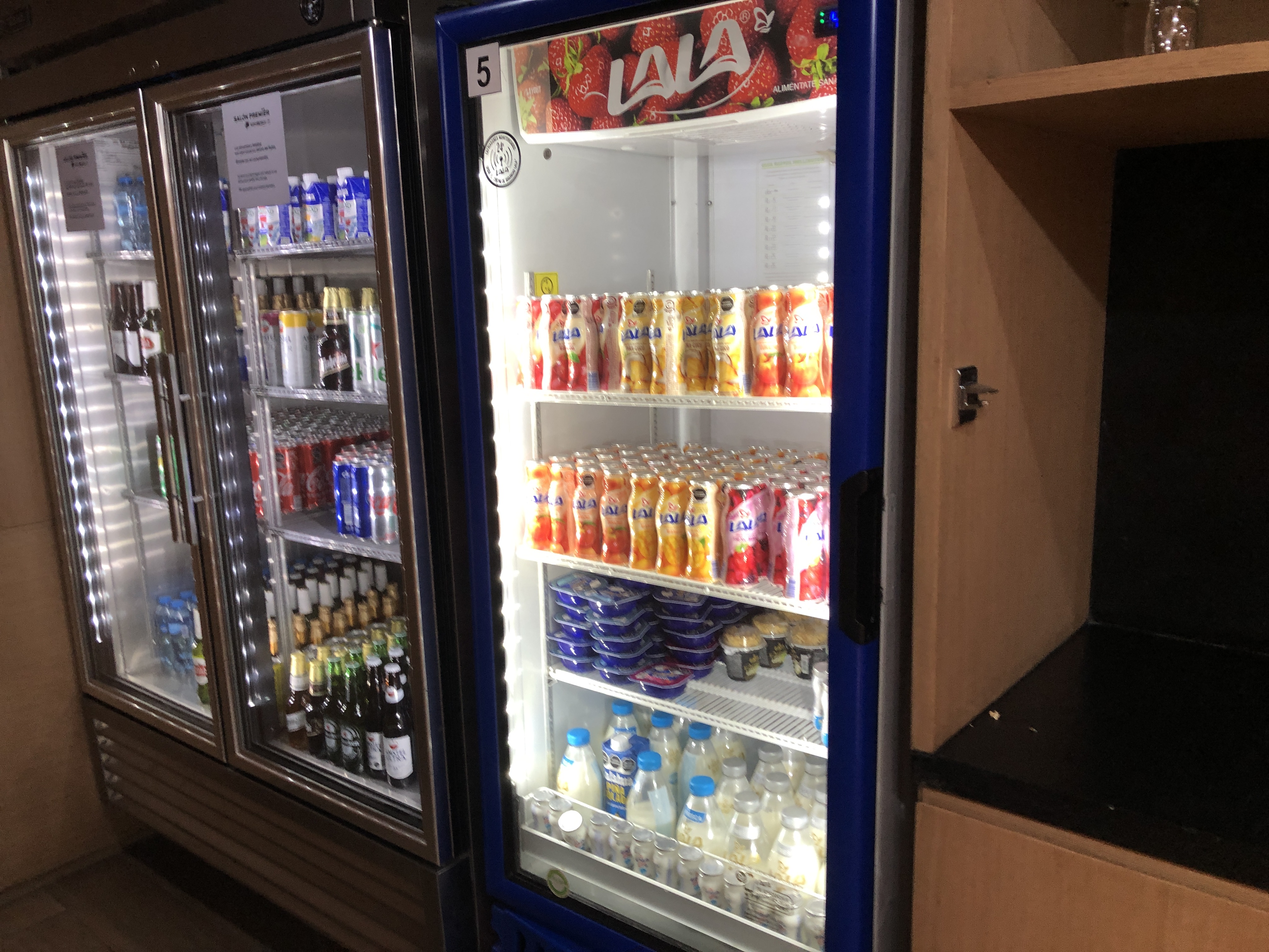 冷蔵庫の中にある自動販売機