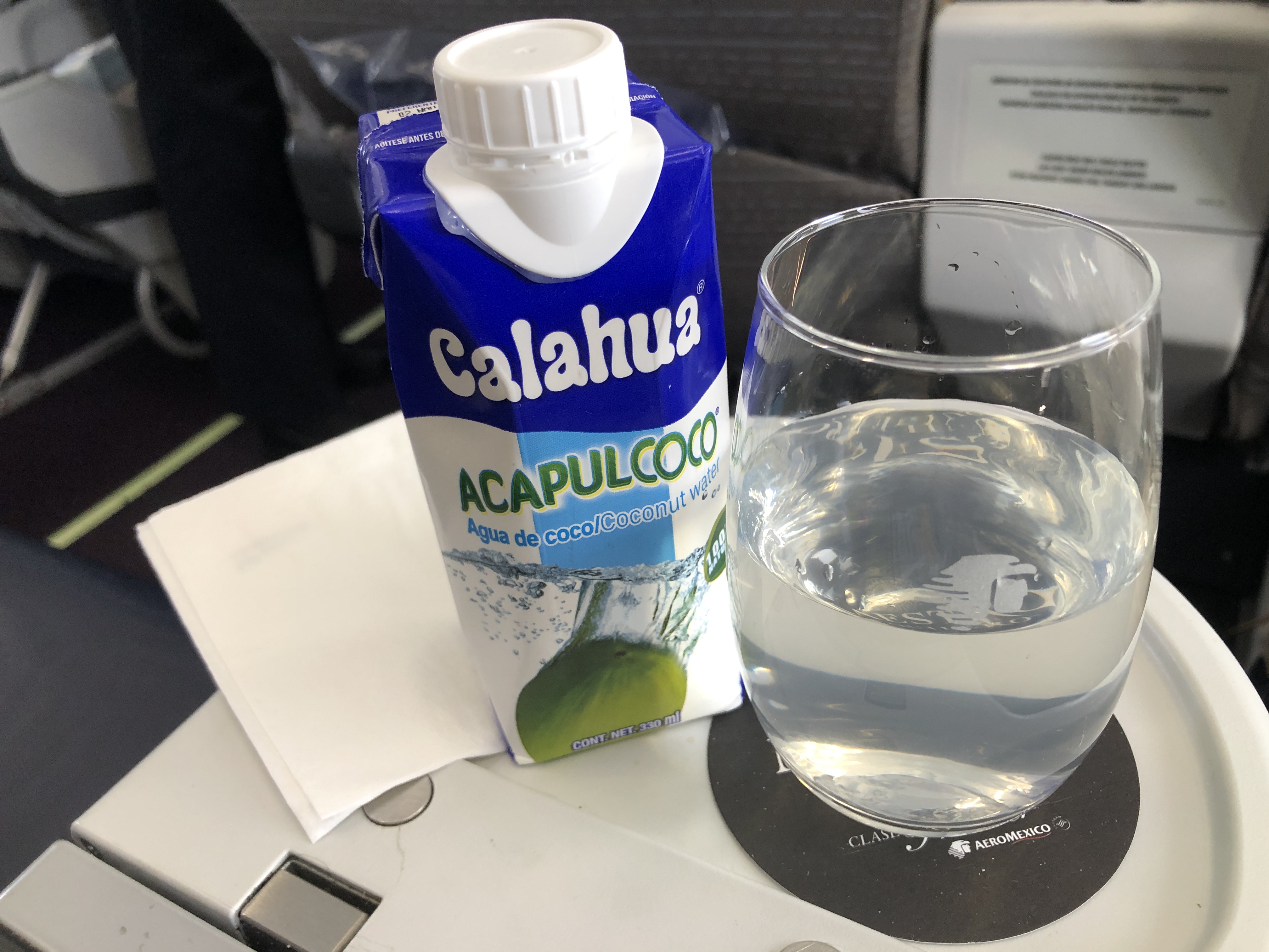 カップに入った飲み物