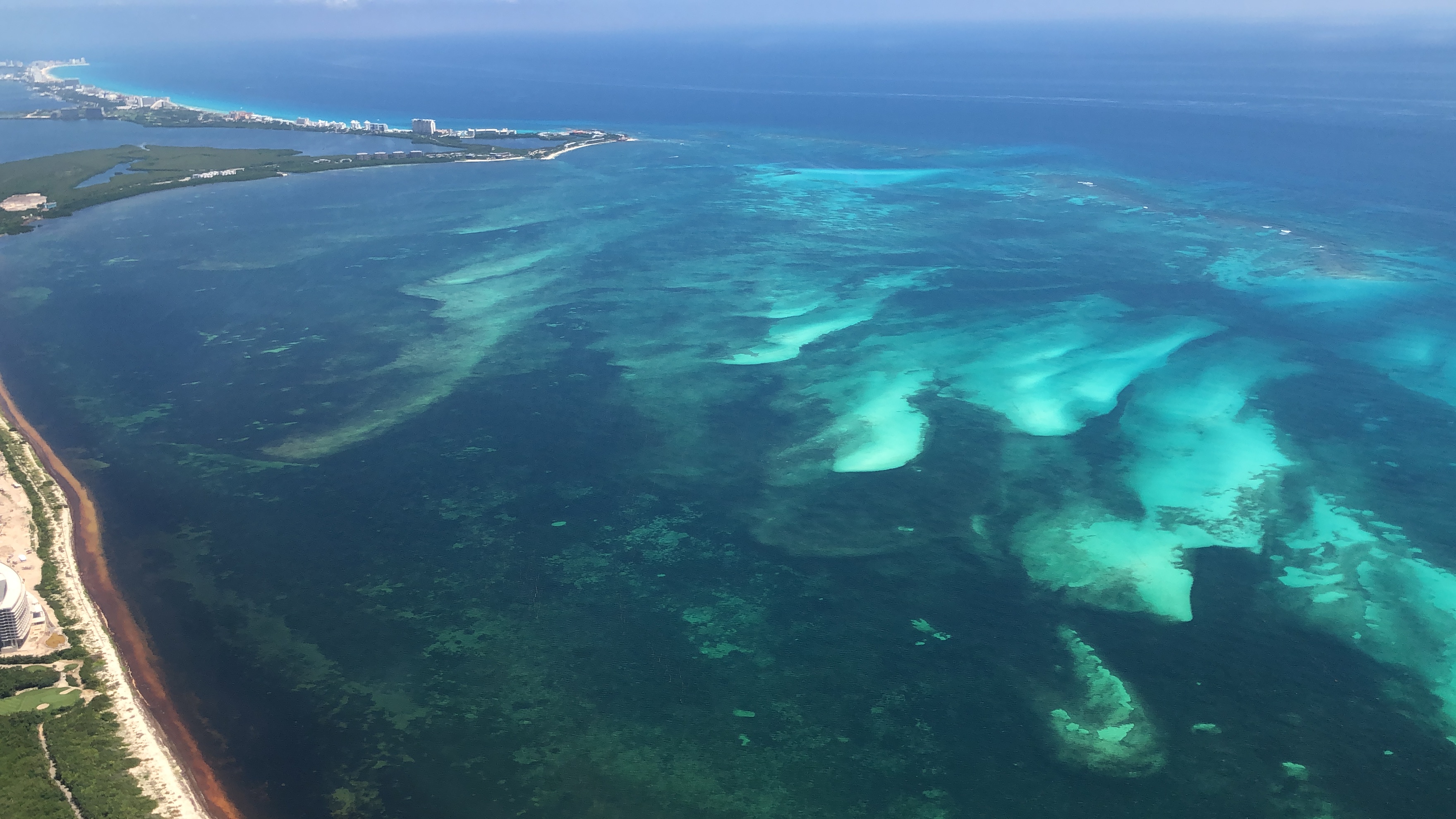 海に浮かぶ島