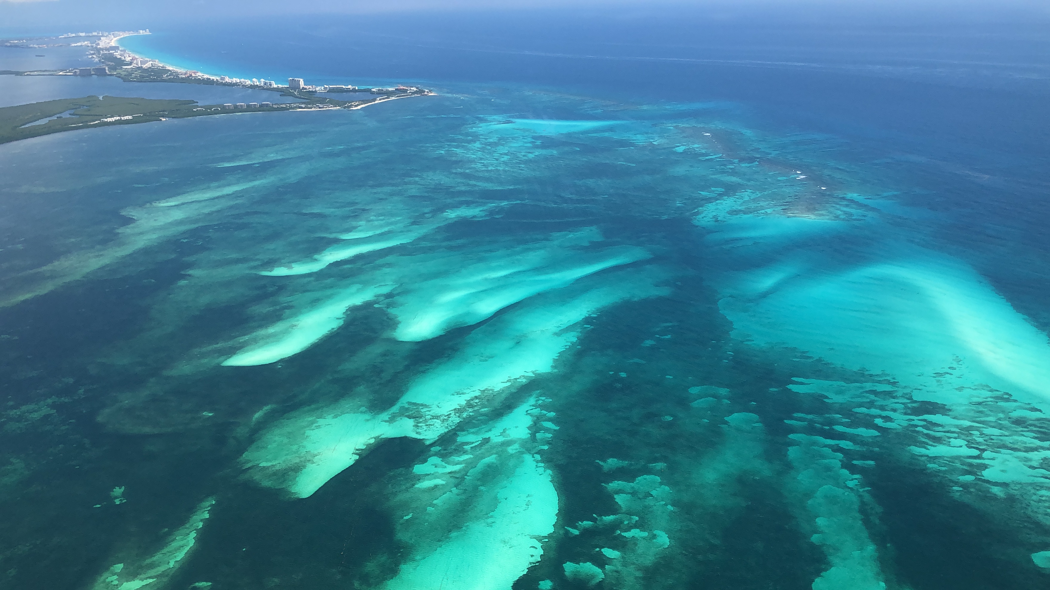 海に浮かぶ島