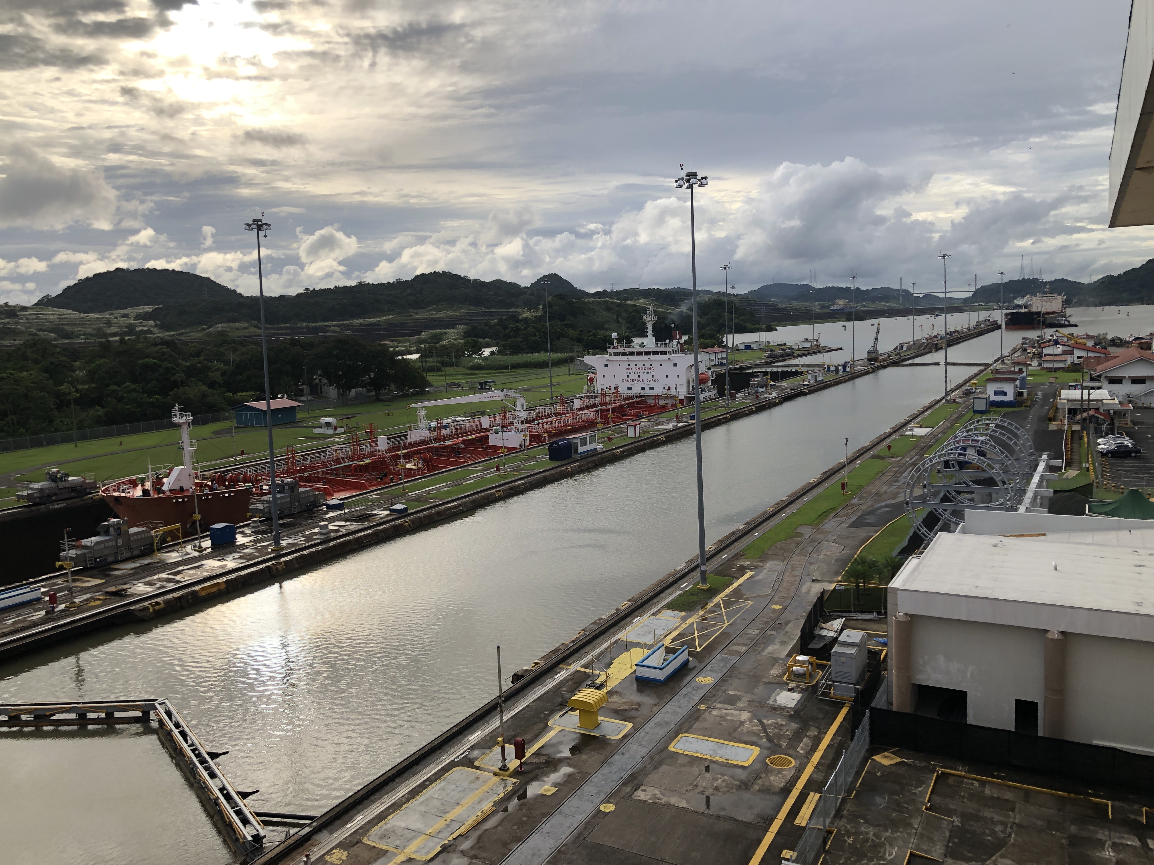 川の上の橋