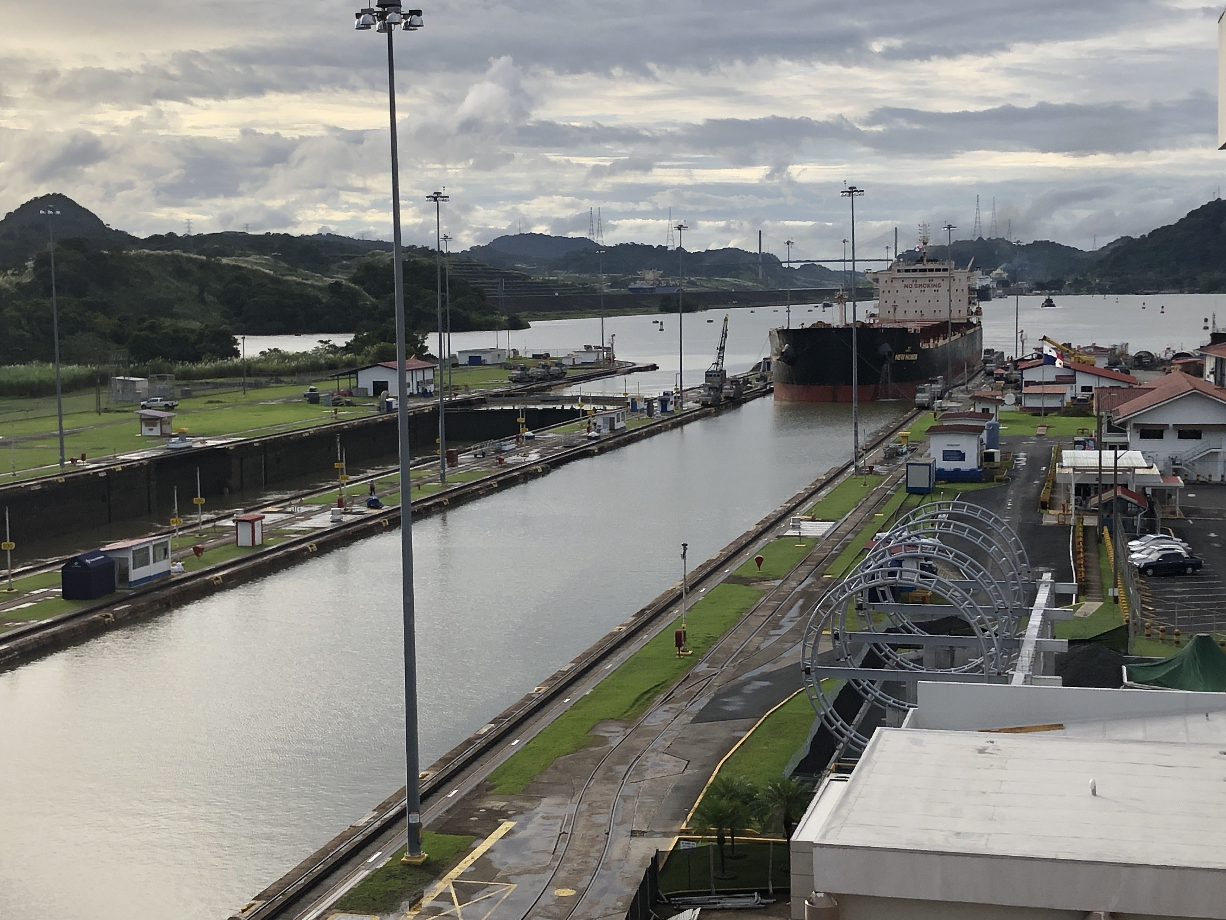 川の上の橋