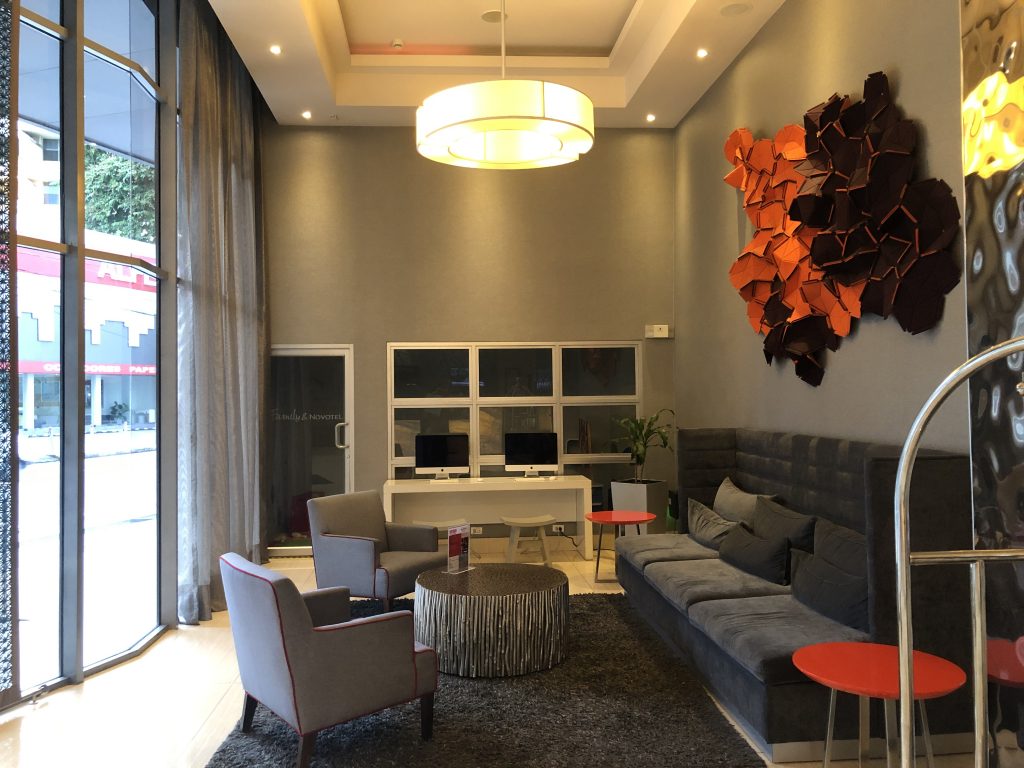 部屋に備えている様々な家具