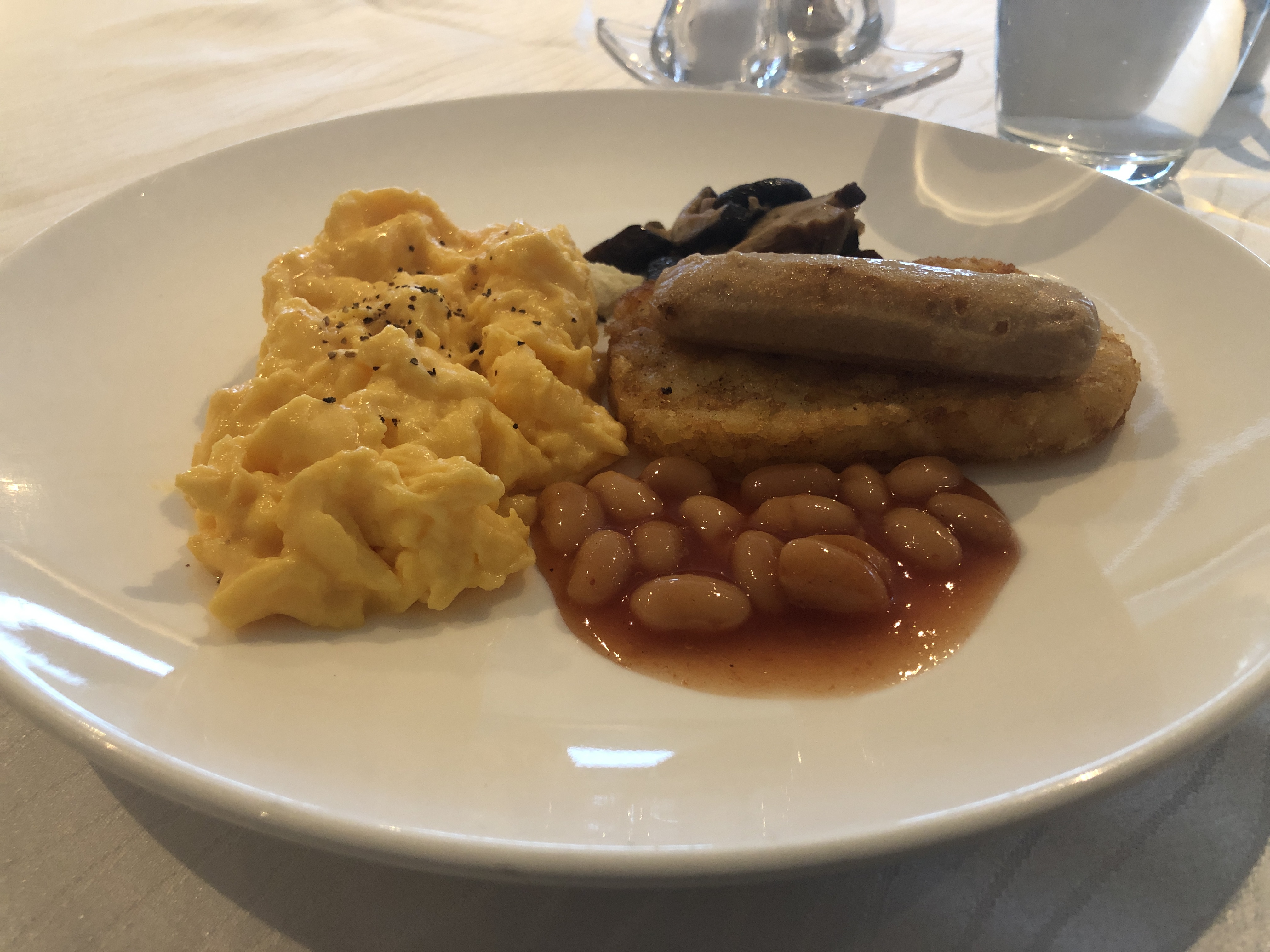 皿に盛られた食べ物