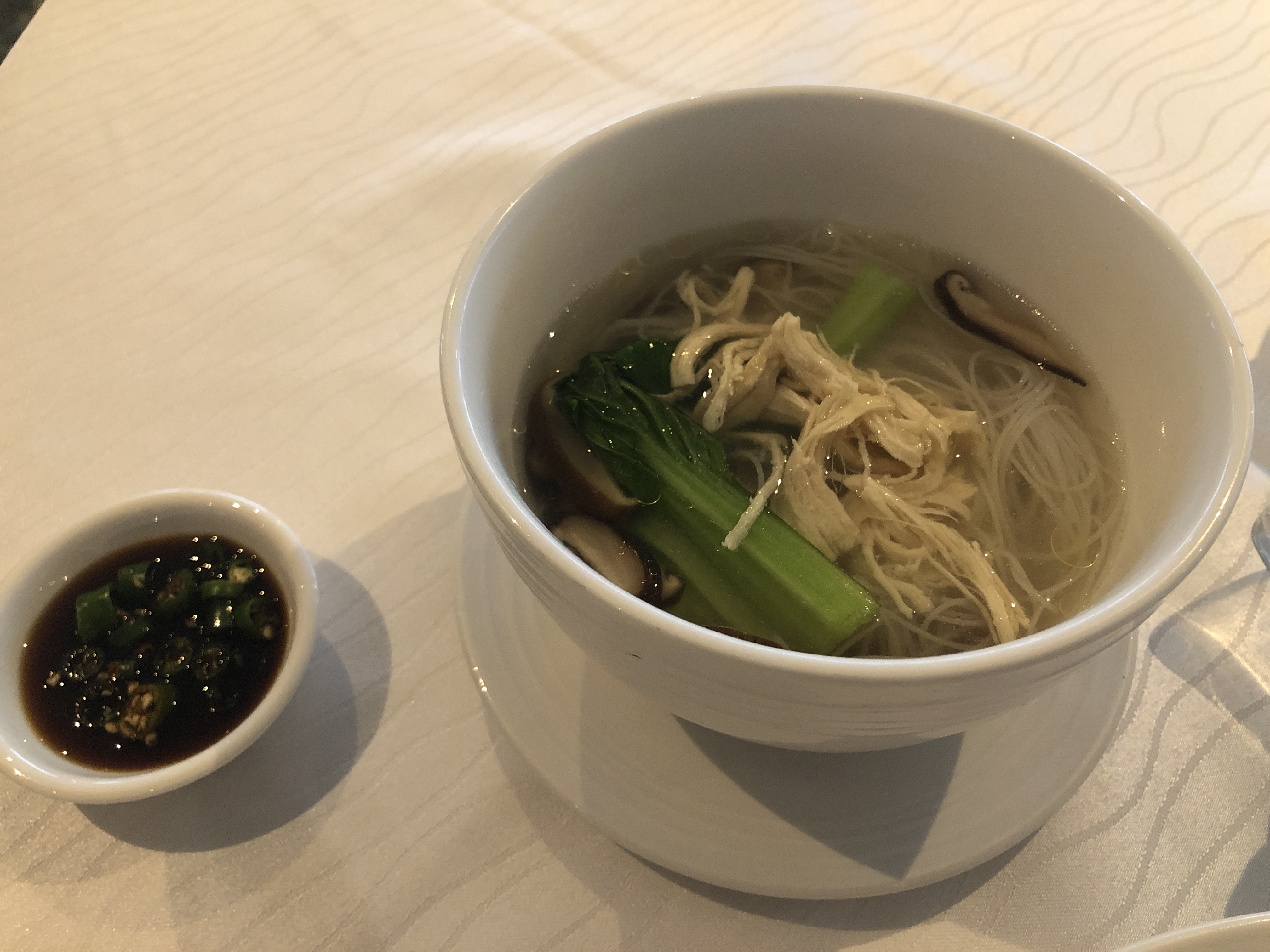 ボウルの中に入っているスープ