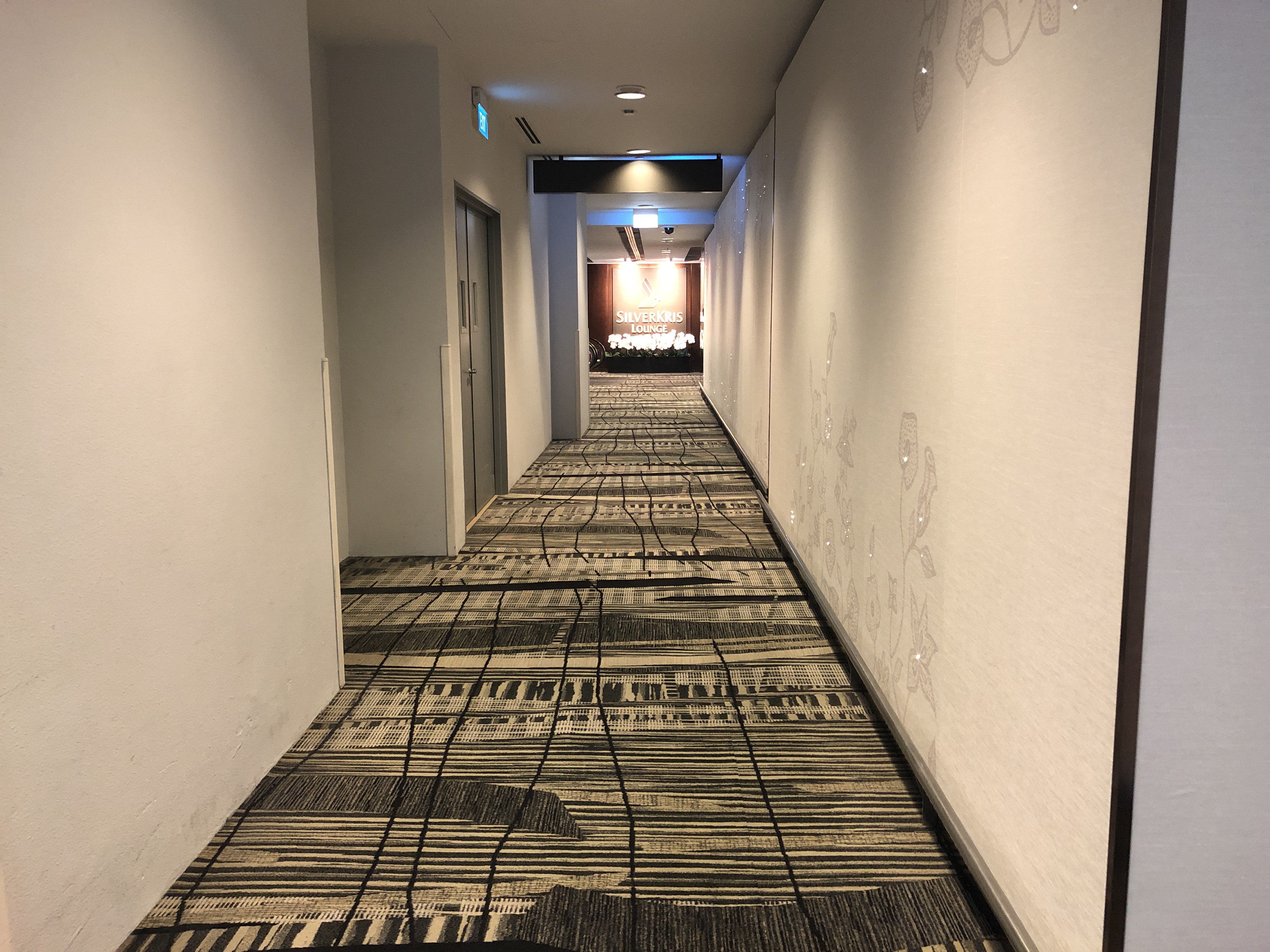 部屋の隅に置かれている