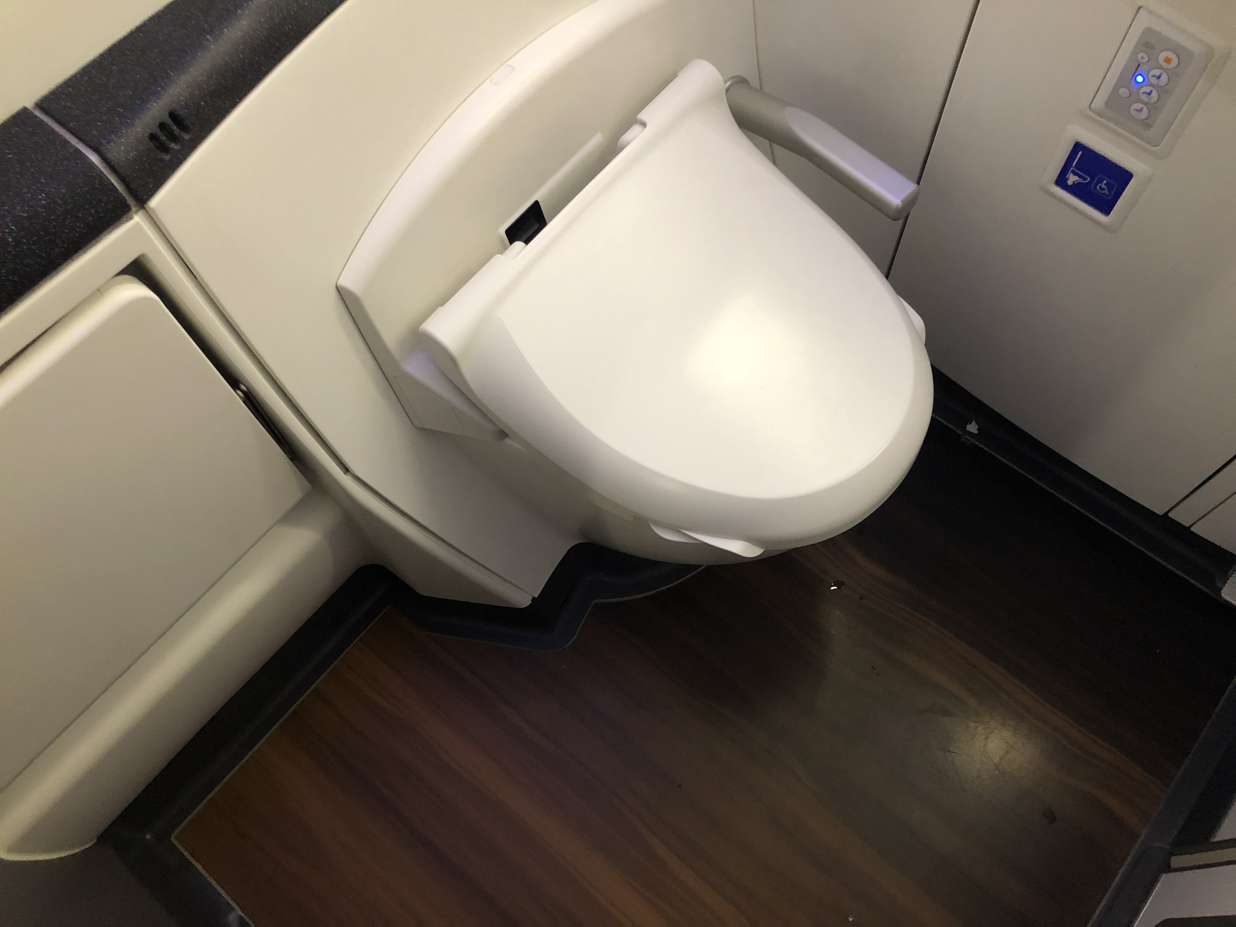 バスルームの一角にある便器