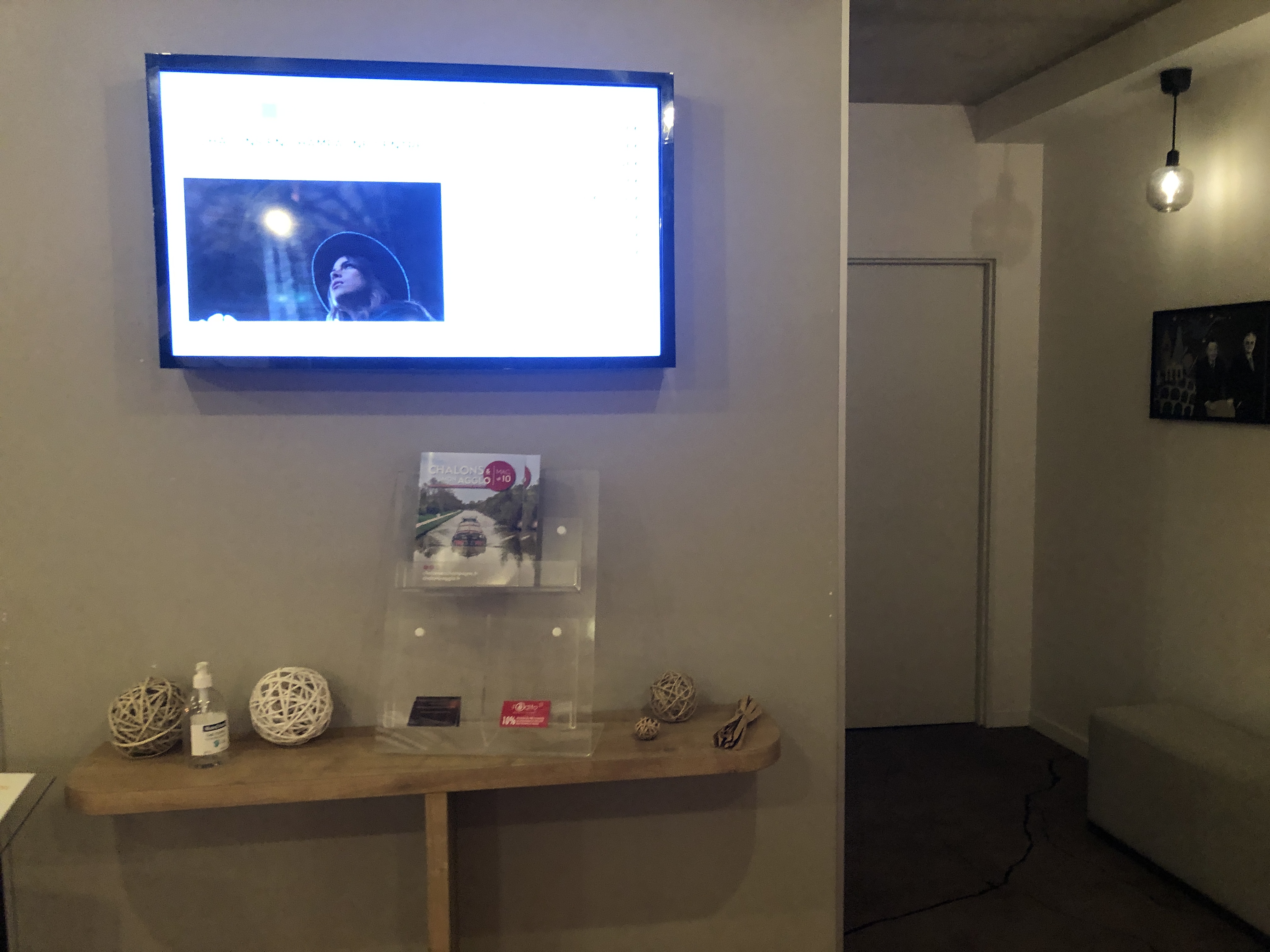鏡と洗面台
