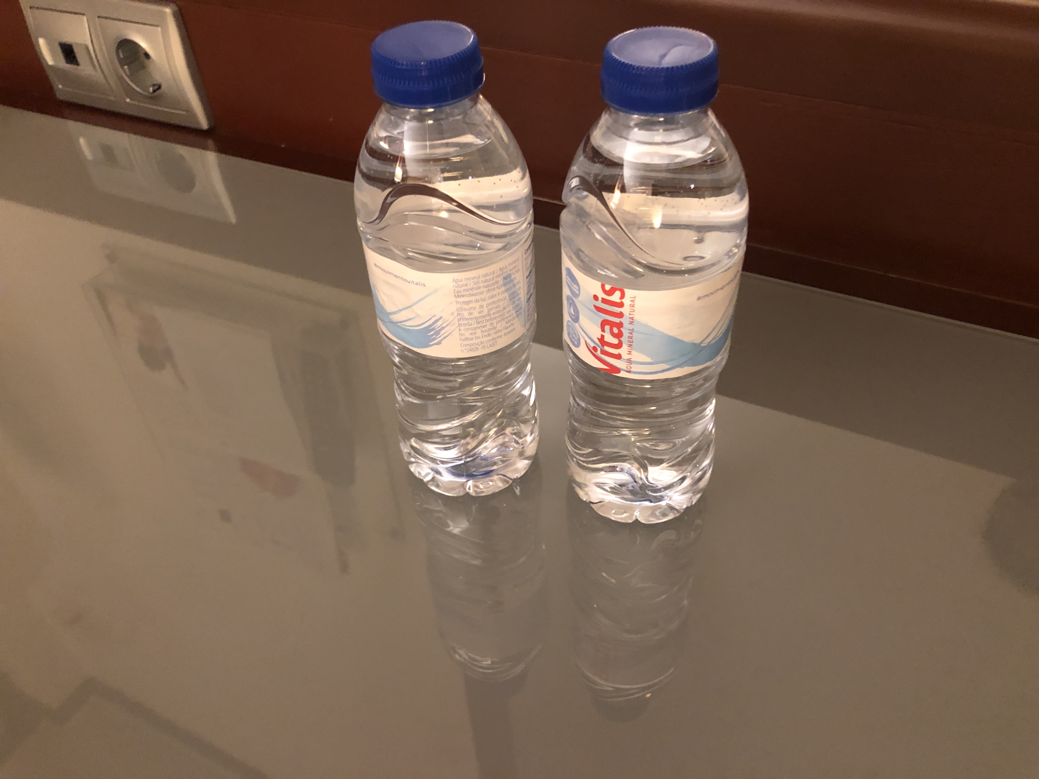 水のボトル