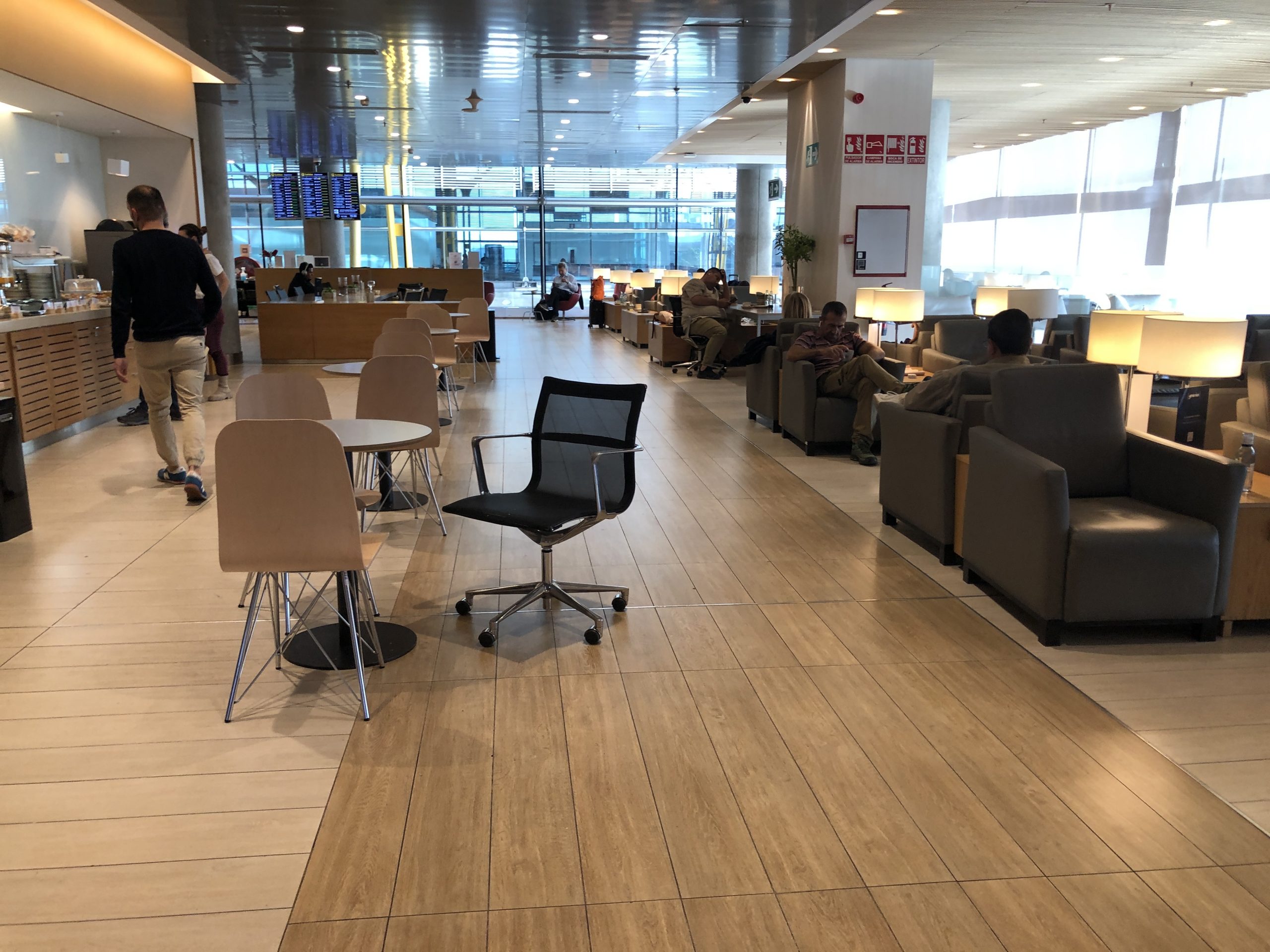 Lounge Review : マドリード空港(MAD) ターミナル4 シェンゲン内ラウンジ「Plaza Mayor」