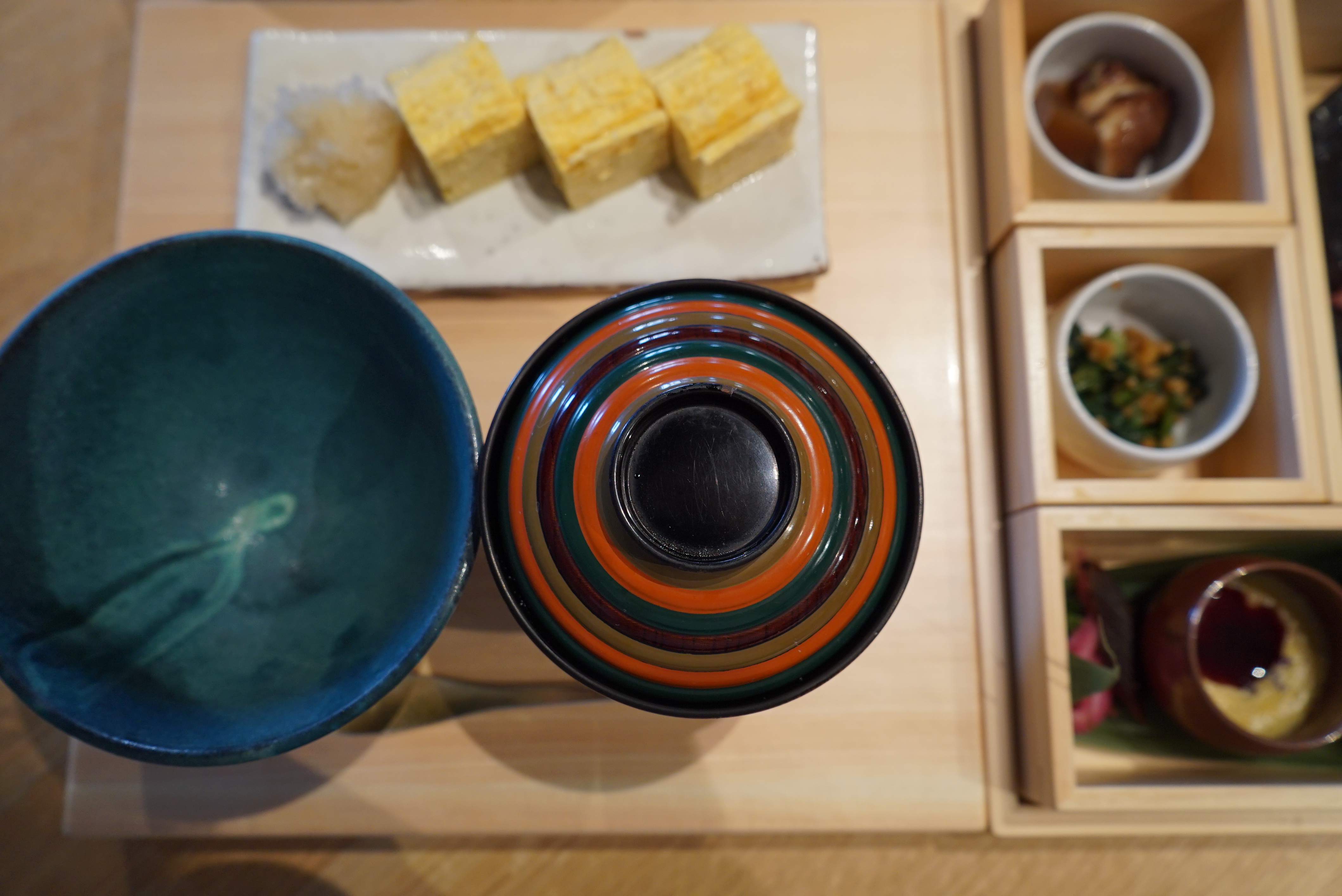 テーブルの上にある料理