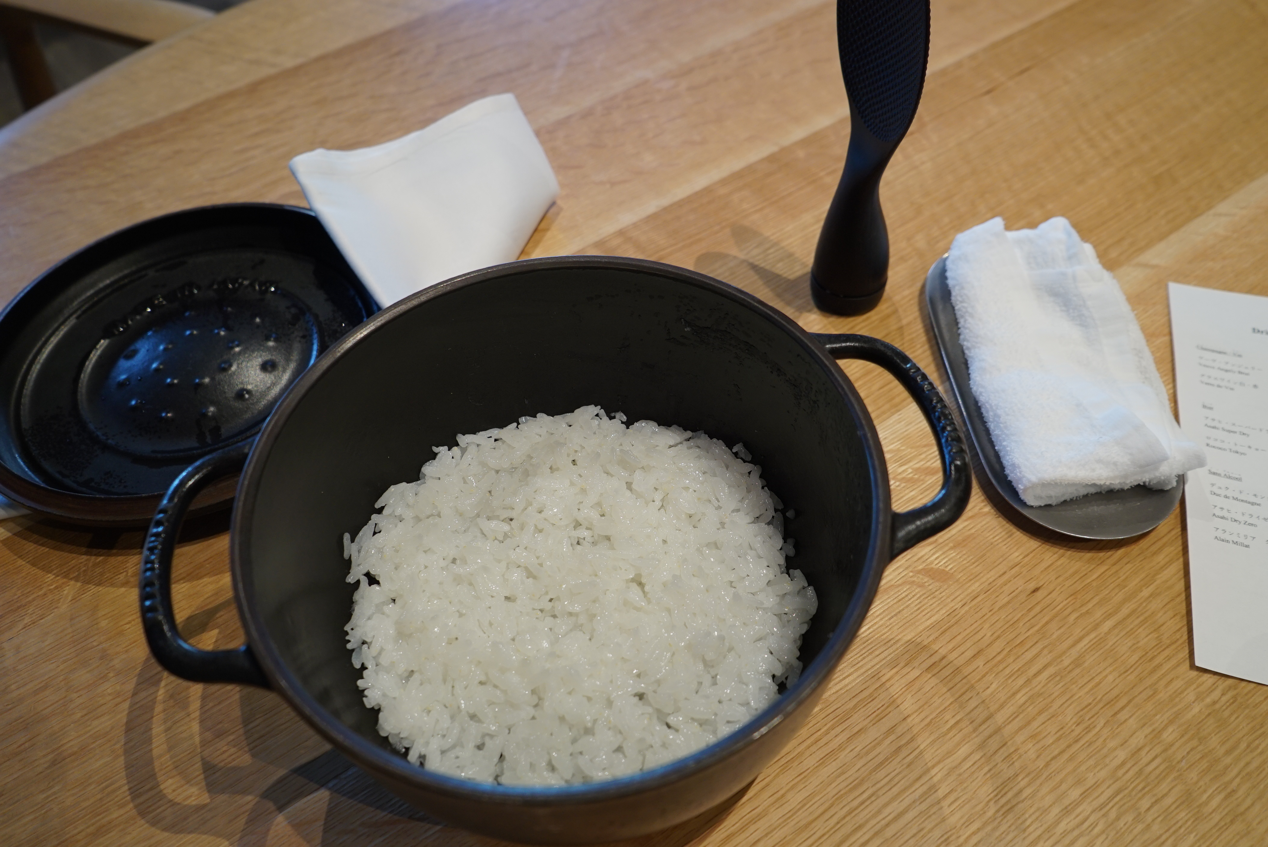 フライパンの中の食べ物