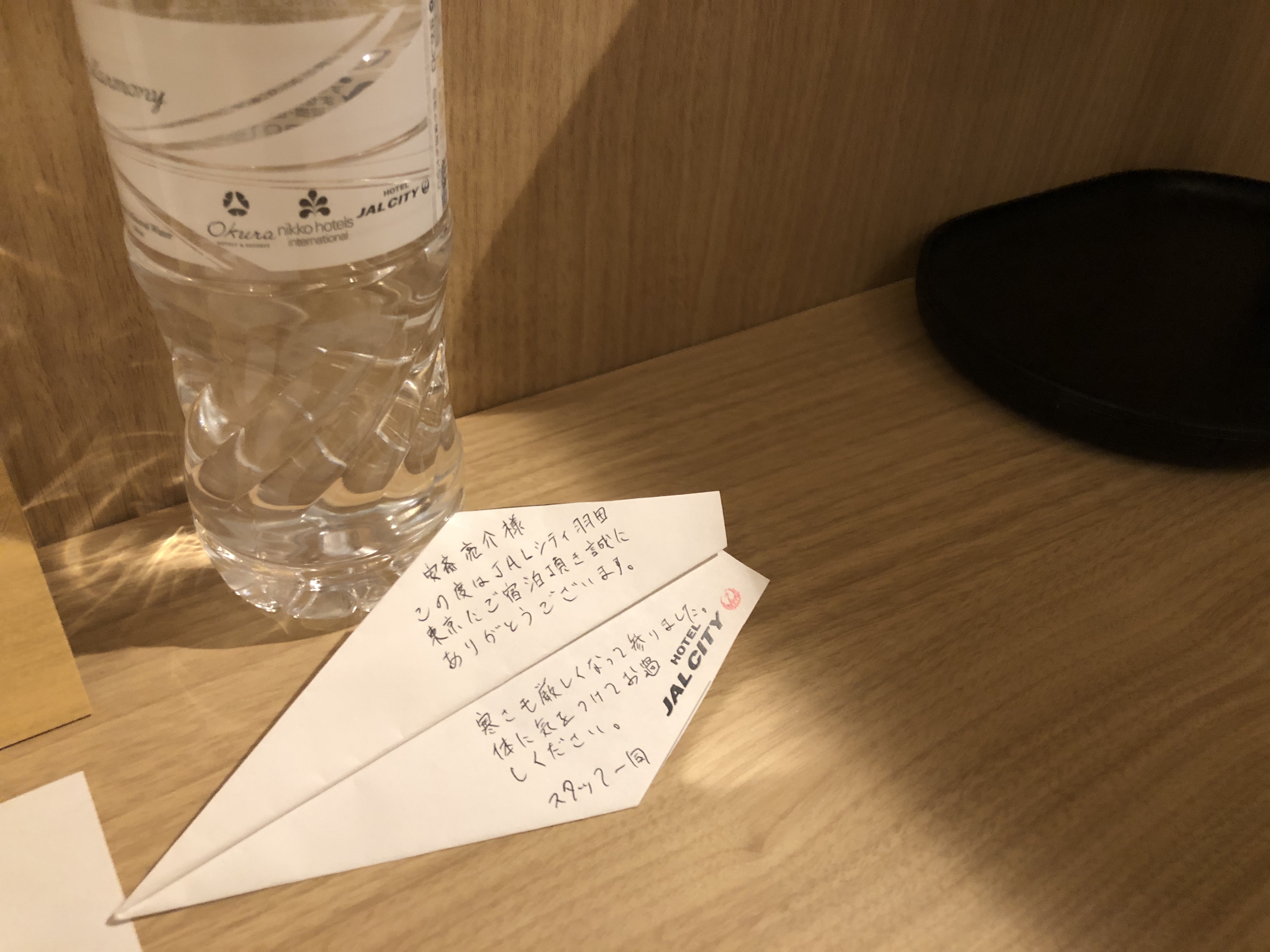 テーブルの上に置かれた飲み物