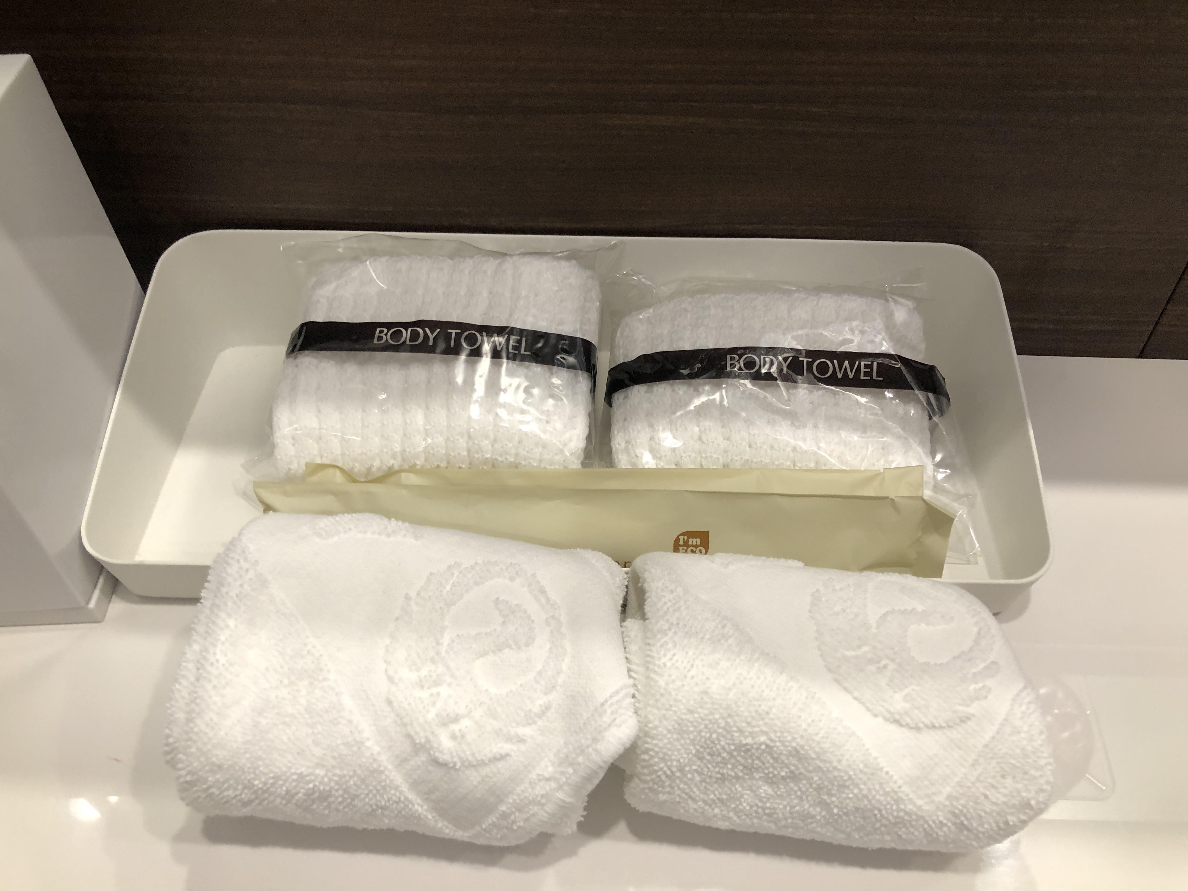 トレイの上に置かれたタオル