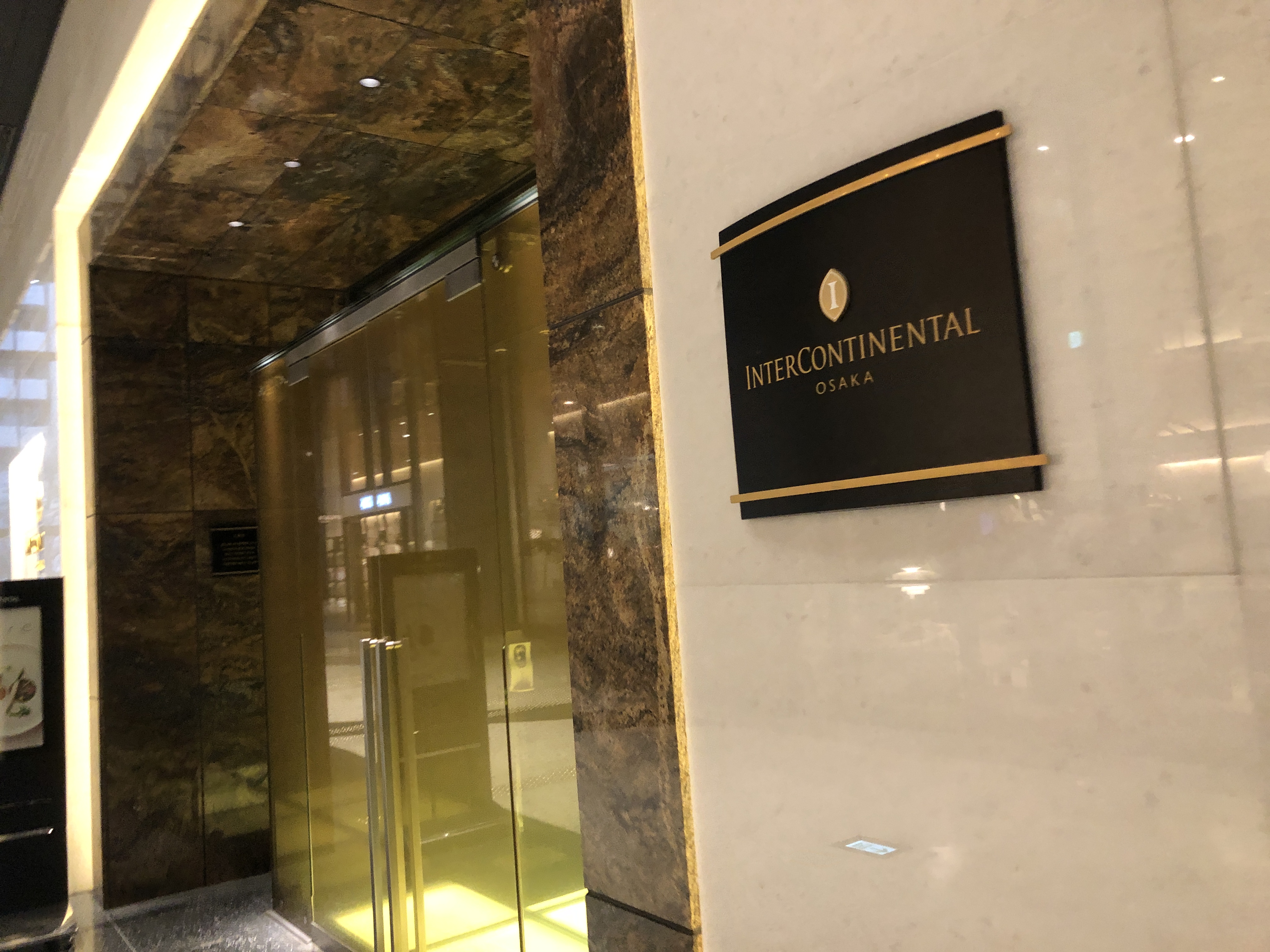 店の入り口のドア