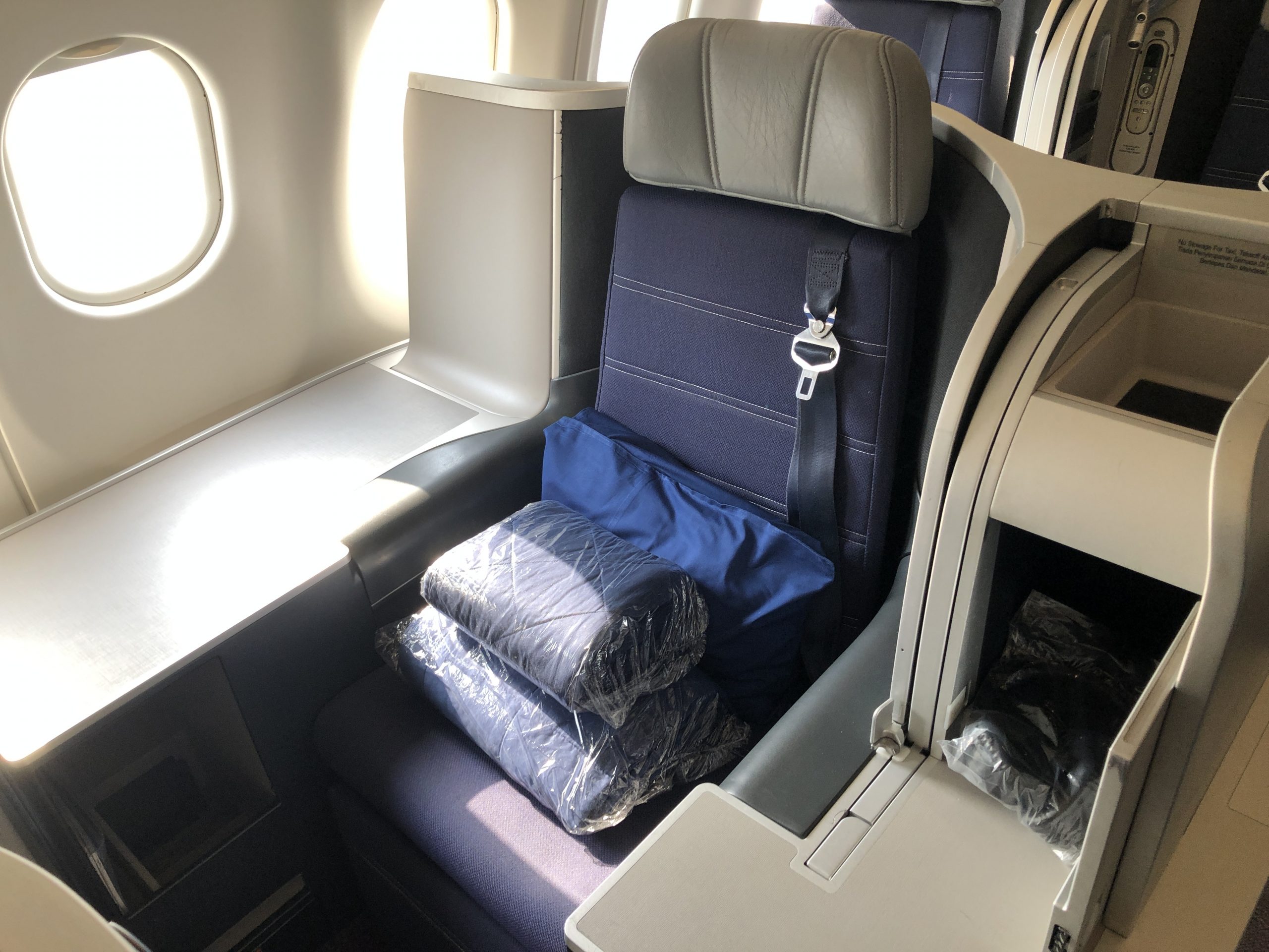 Business Class Review : マレーシア航空(MH) MH67 ソウル仁川(ICN) – クアラルンプール(KUL) エアバス A330 王様シート(Throne Seat)