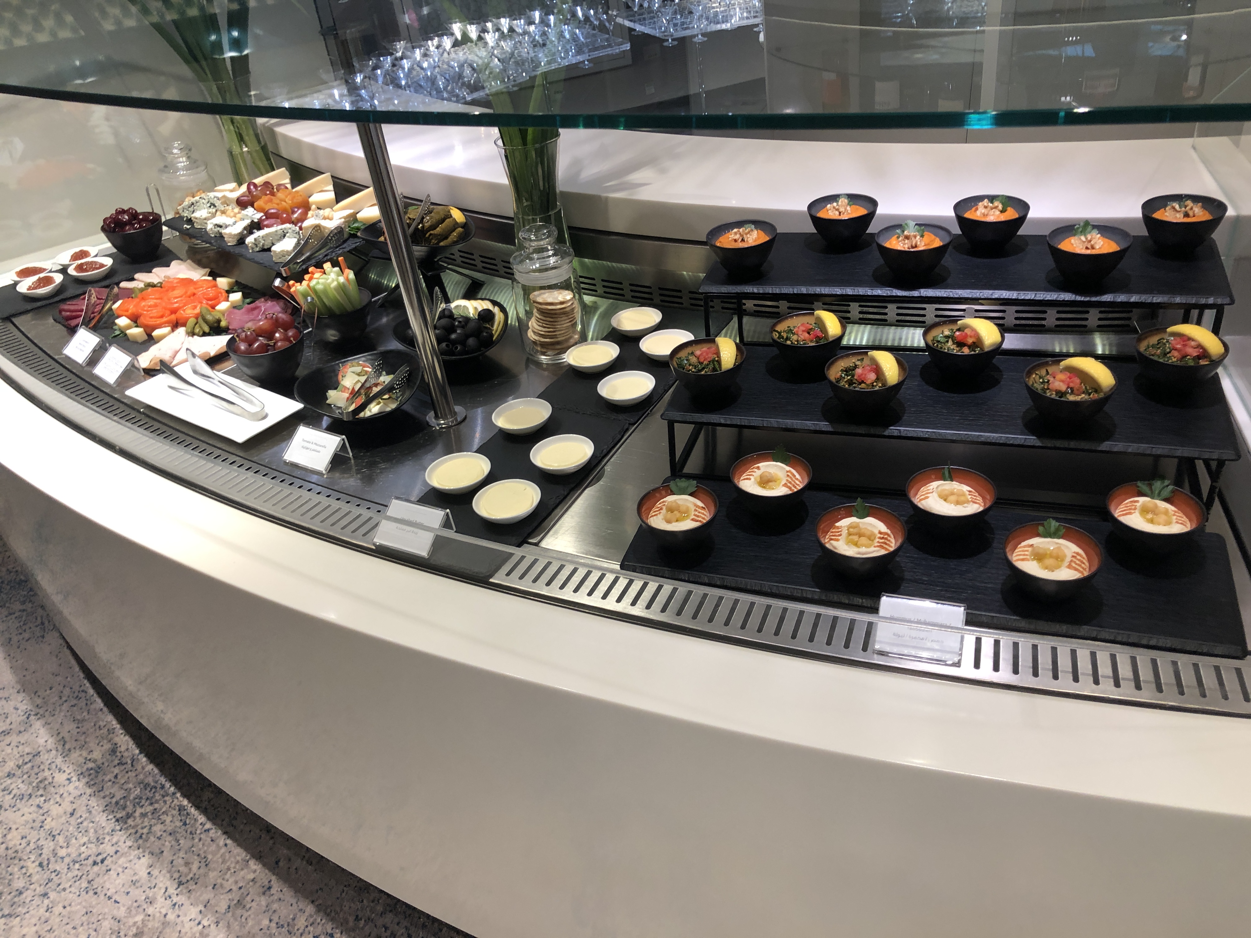 カウンターの上にある料理