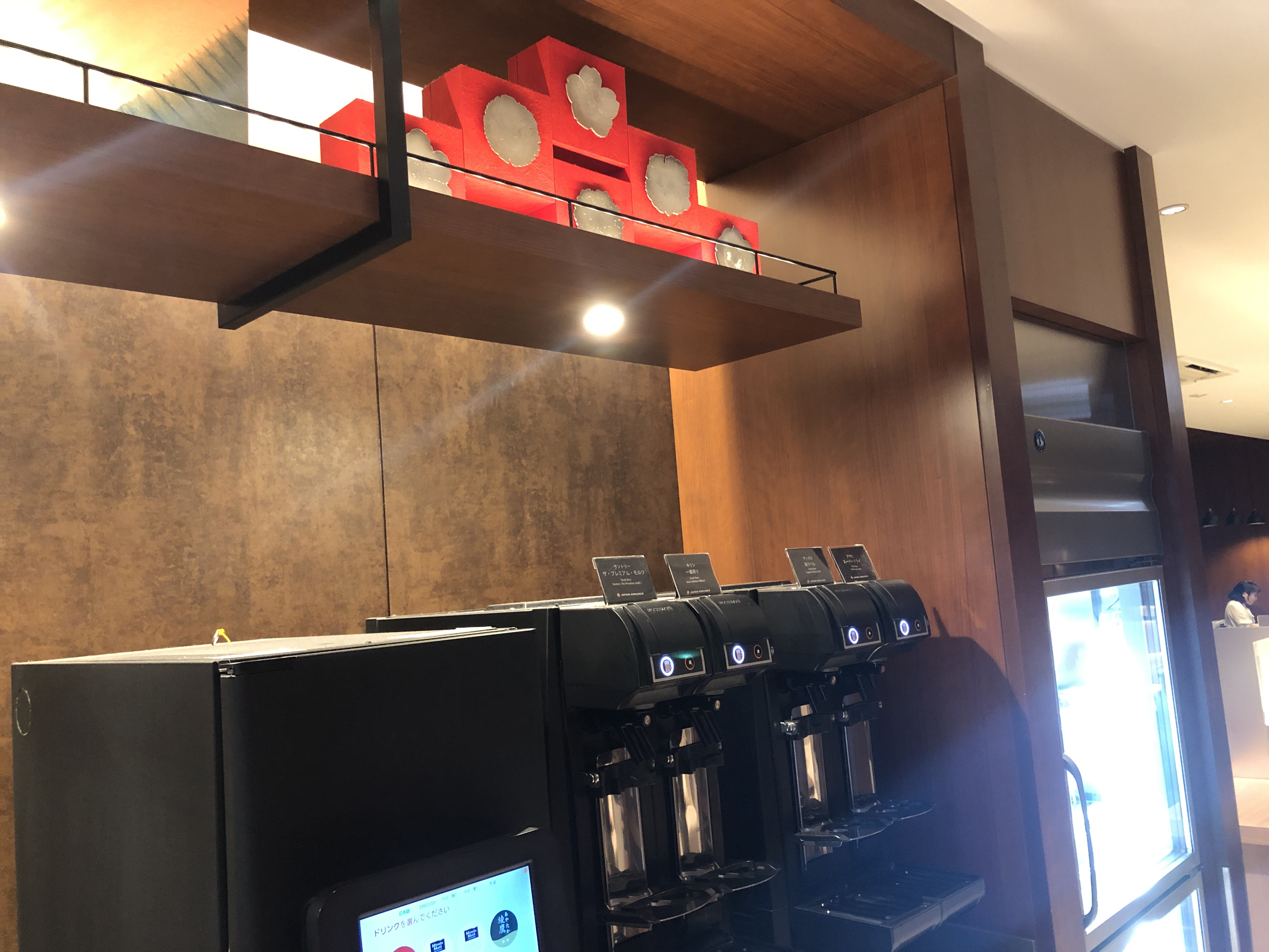カウンターの上にある店の看板