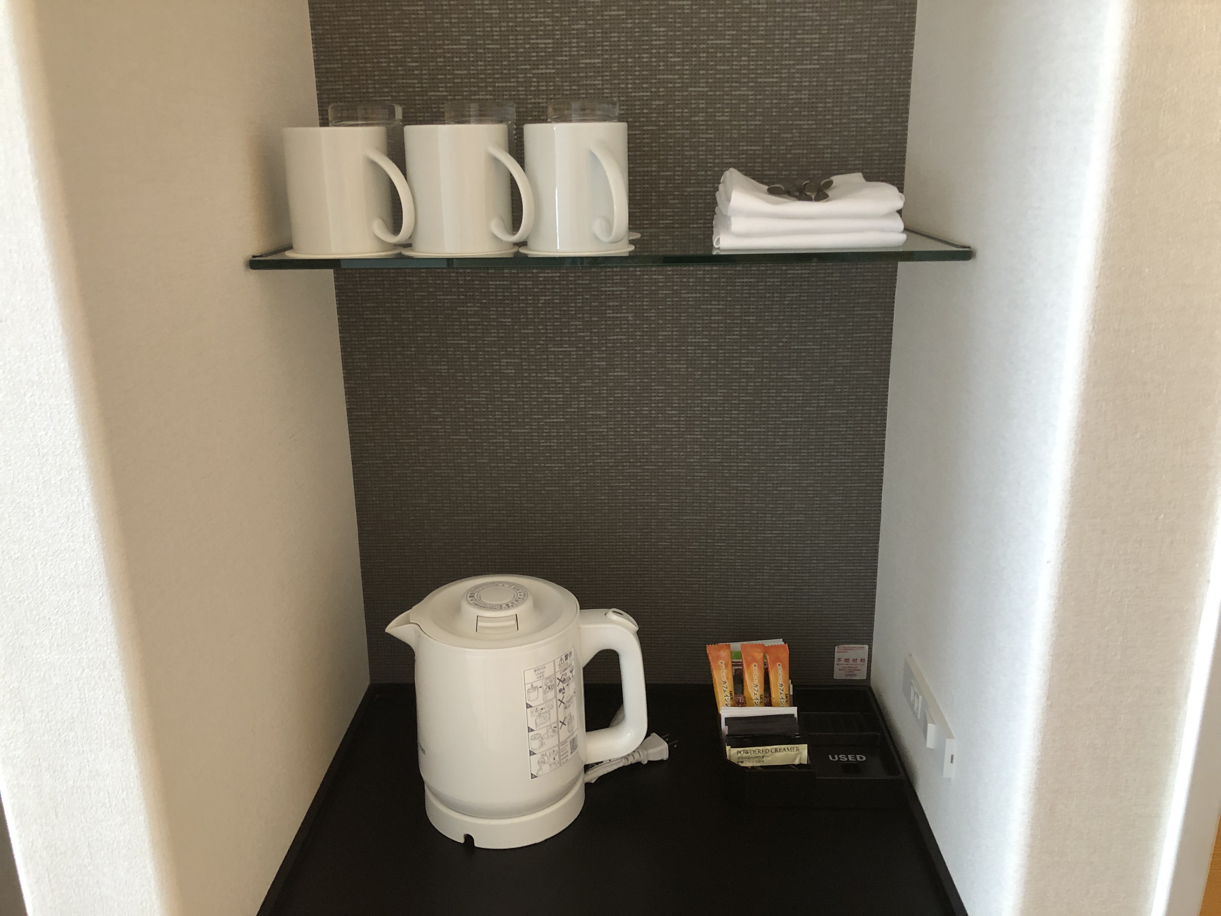 コーヒーメーカーの上に置かれている