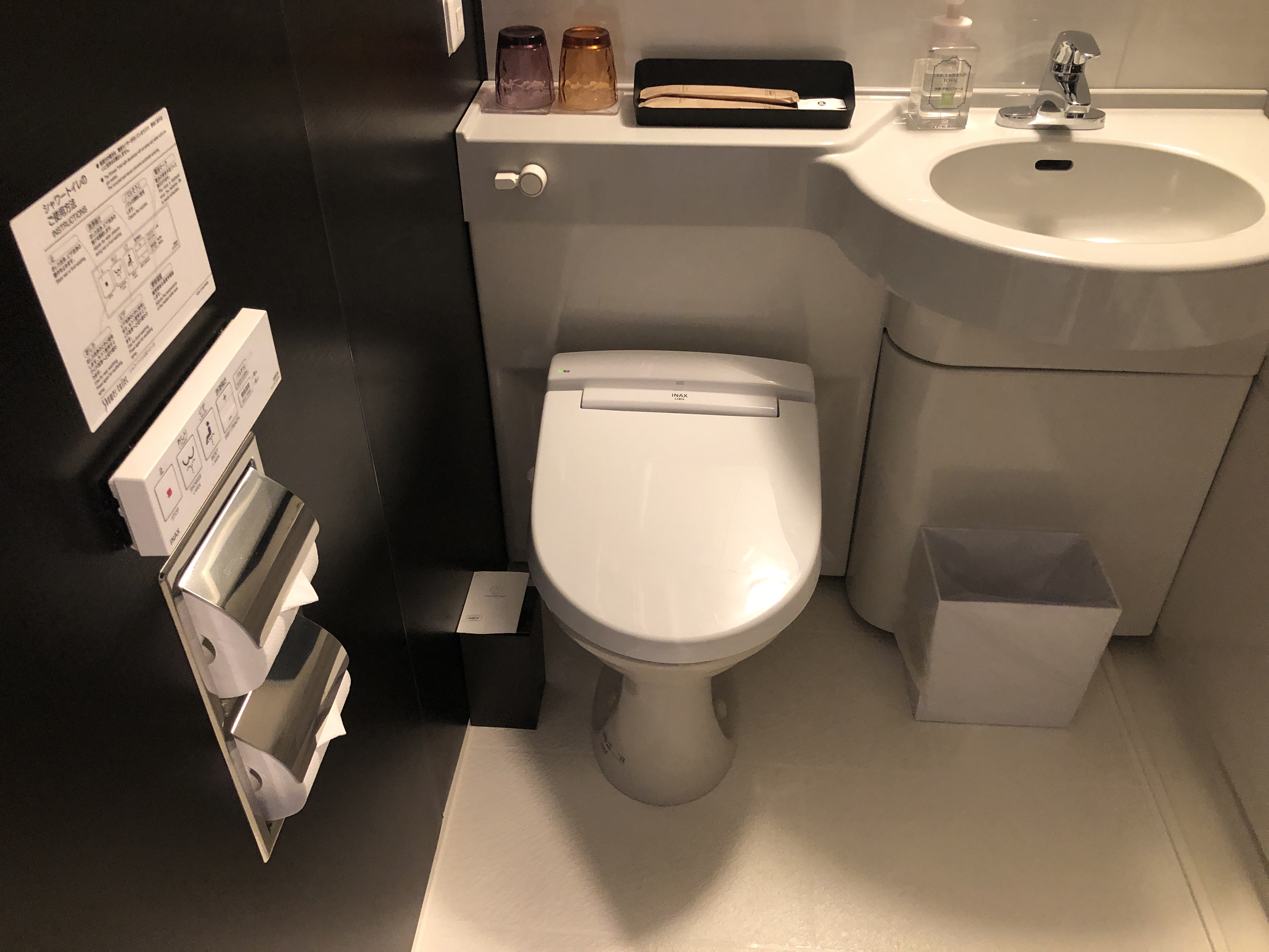 鏡のあるバスルーム