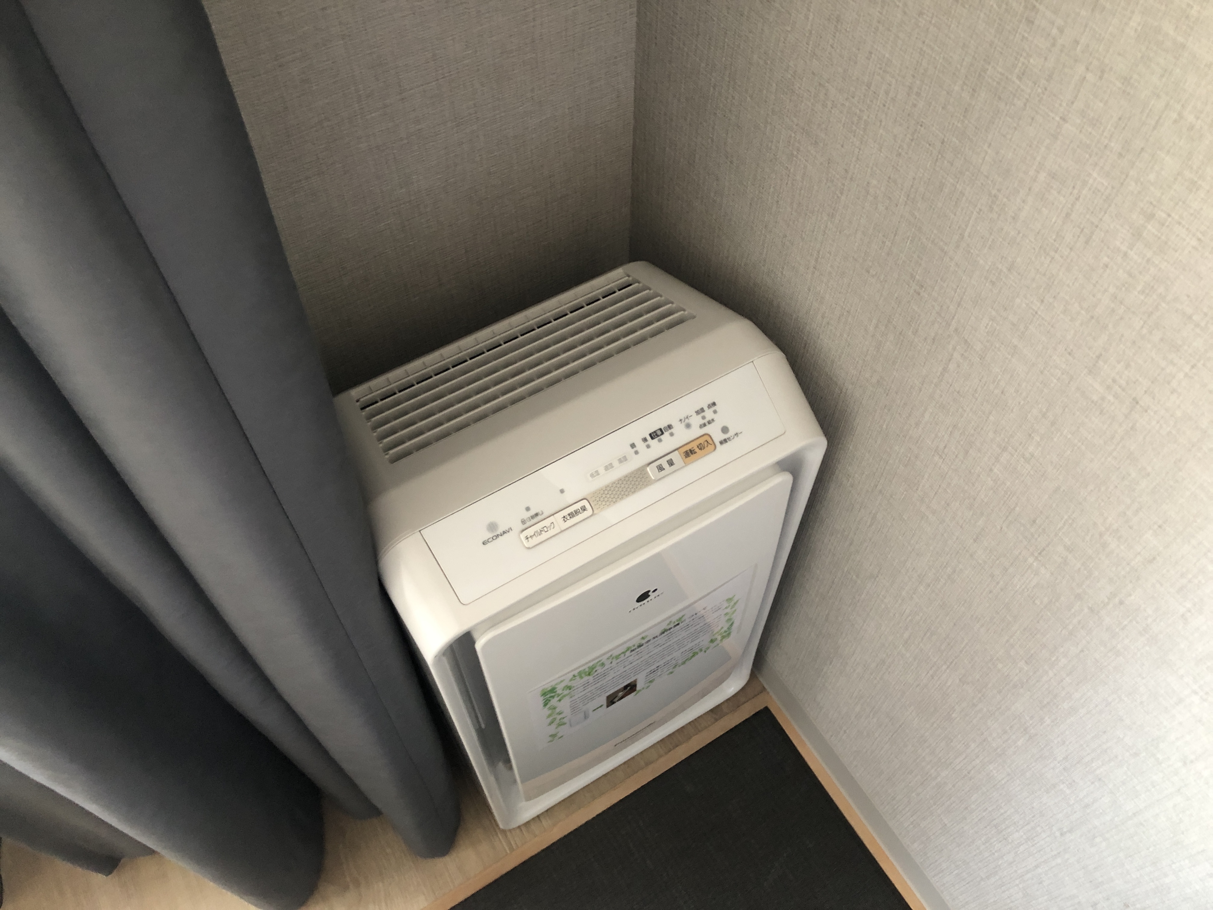 壁に貼られた紙