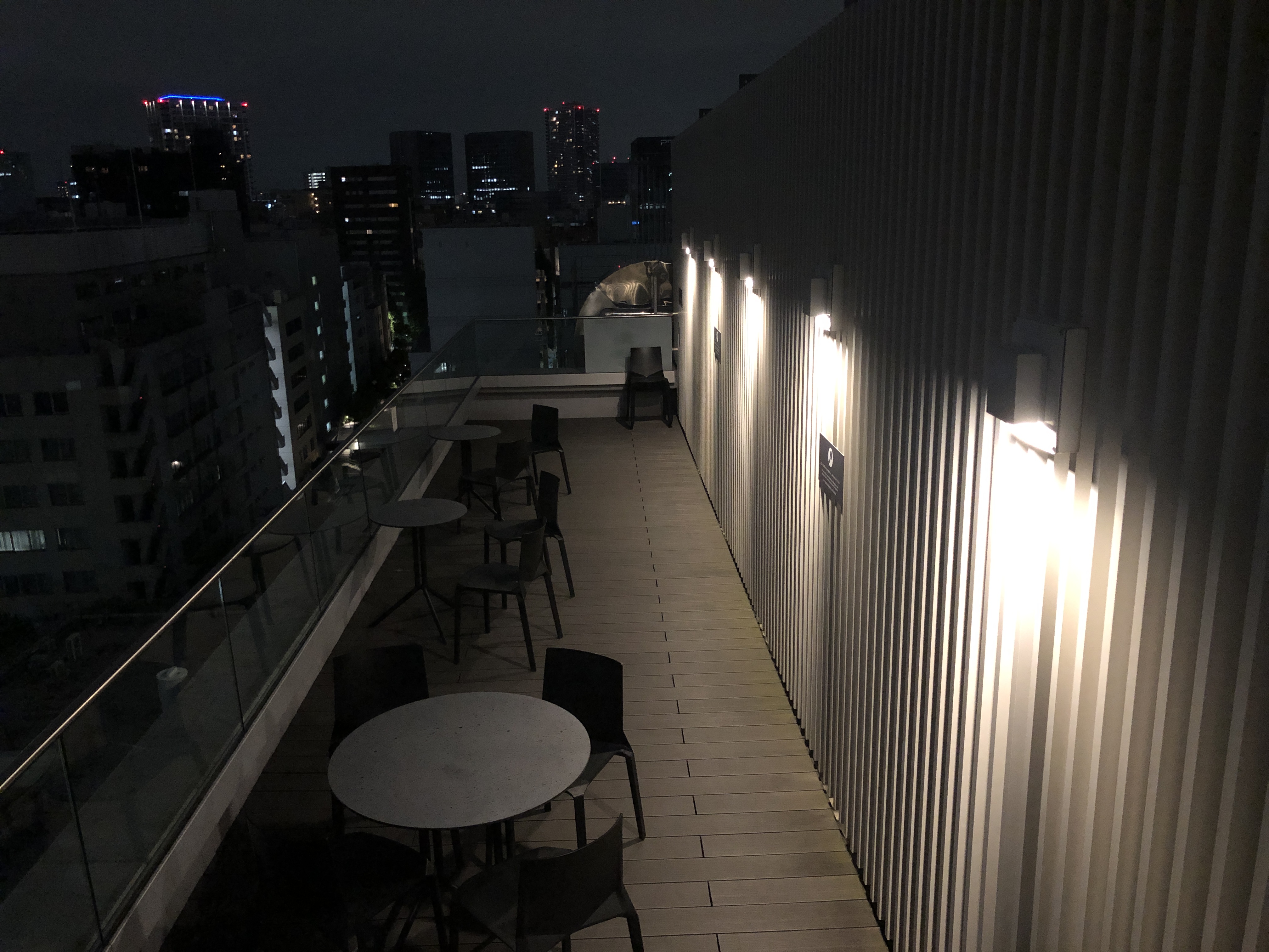 夜の街の風景