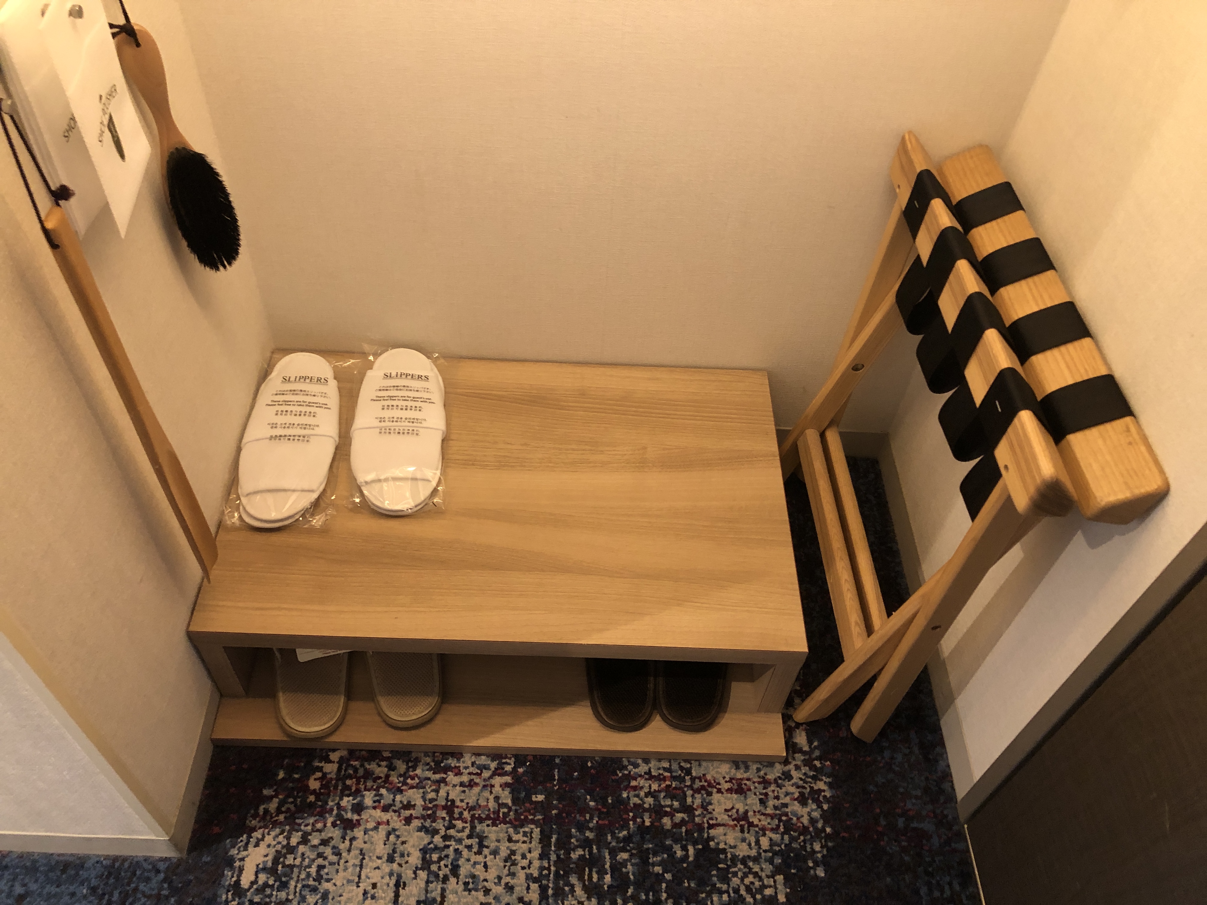 部屋の隅に置かれている