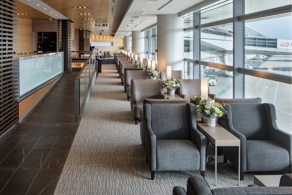 部屋に備えている数々の椅子