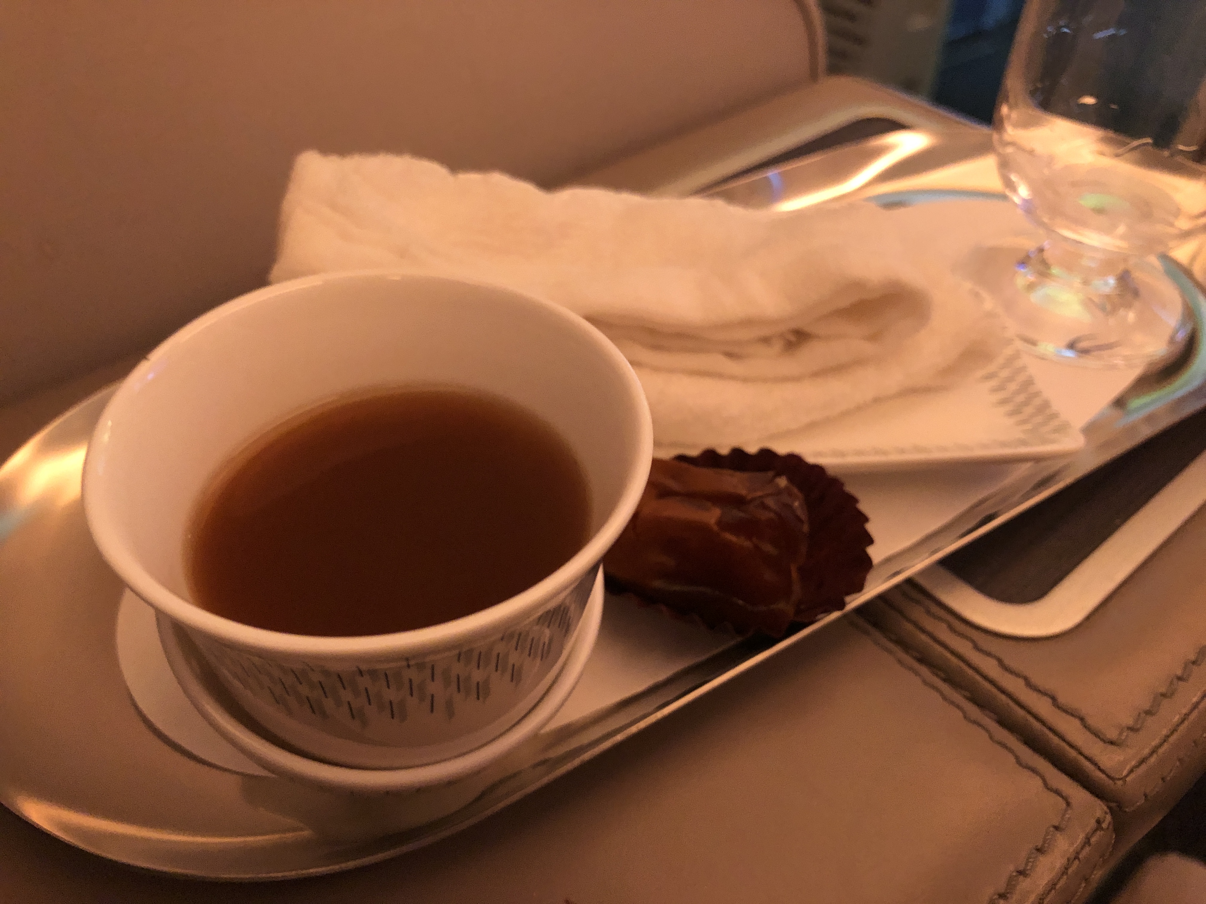 テーブルの上にあるコーヒー