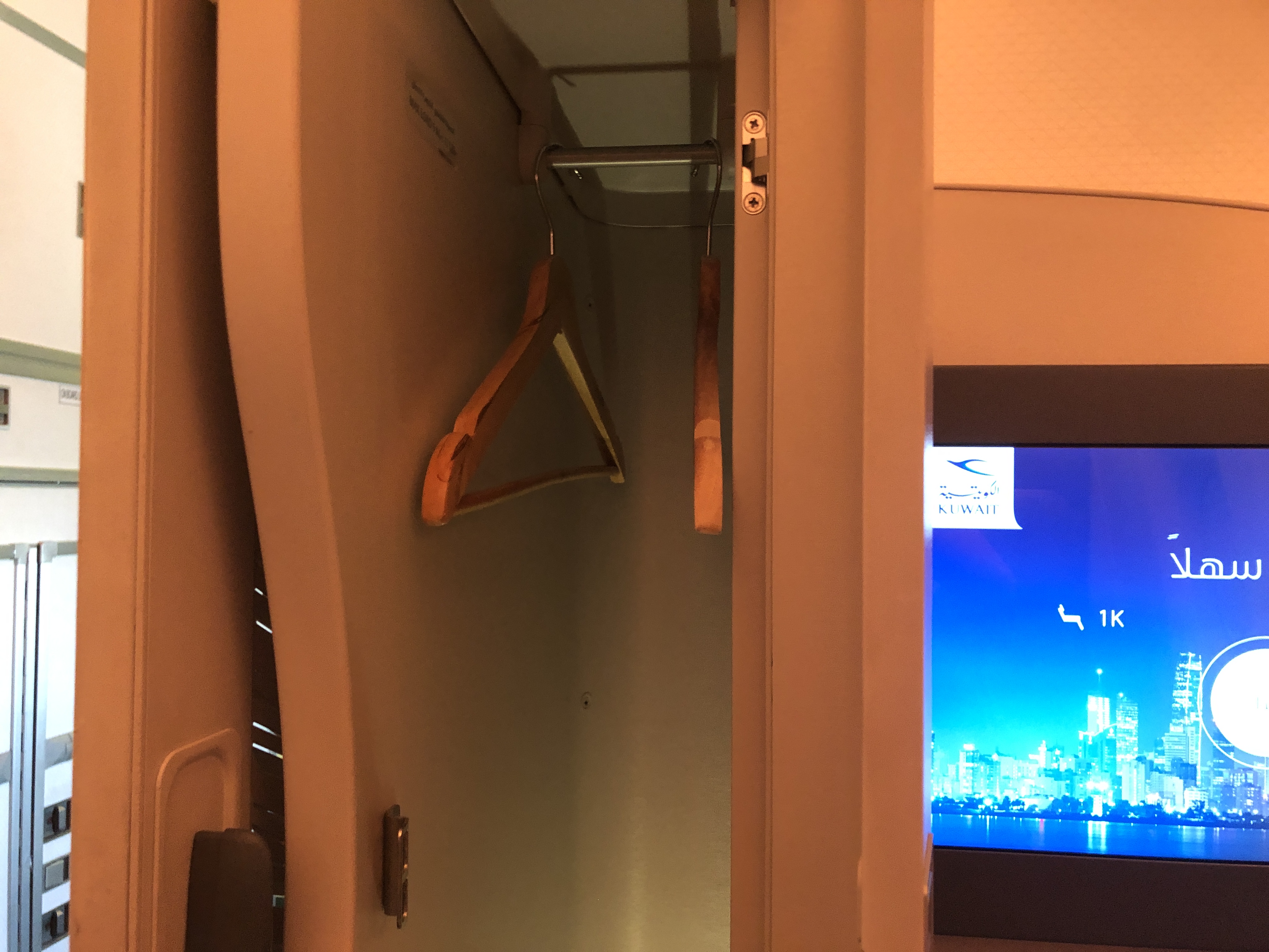 鏡に映ったテレビ