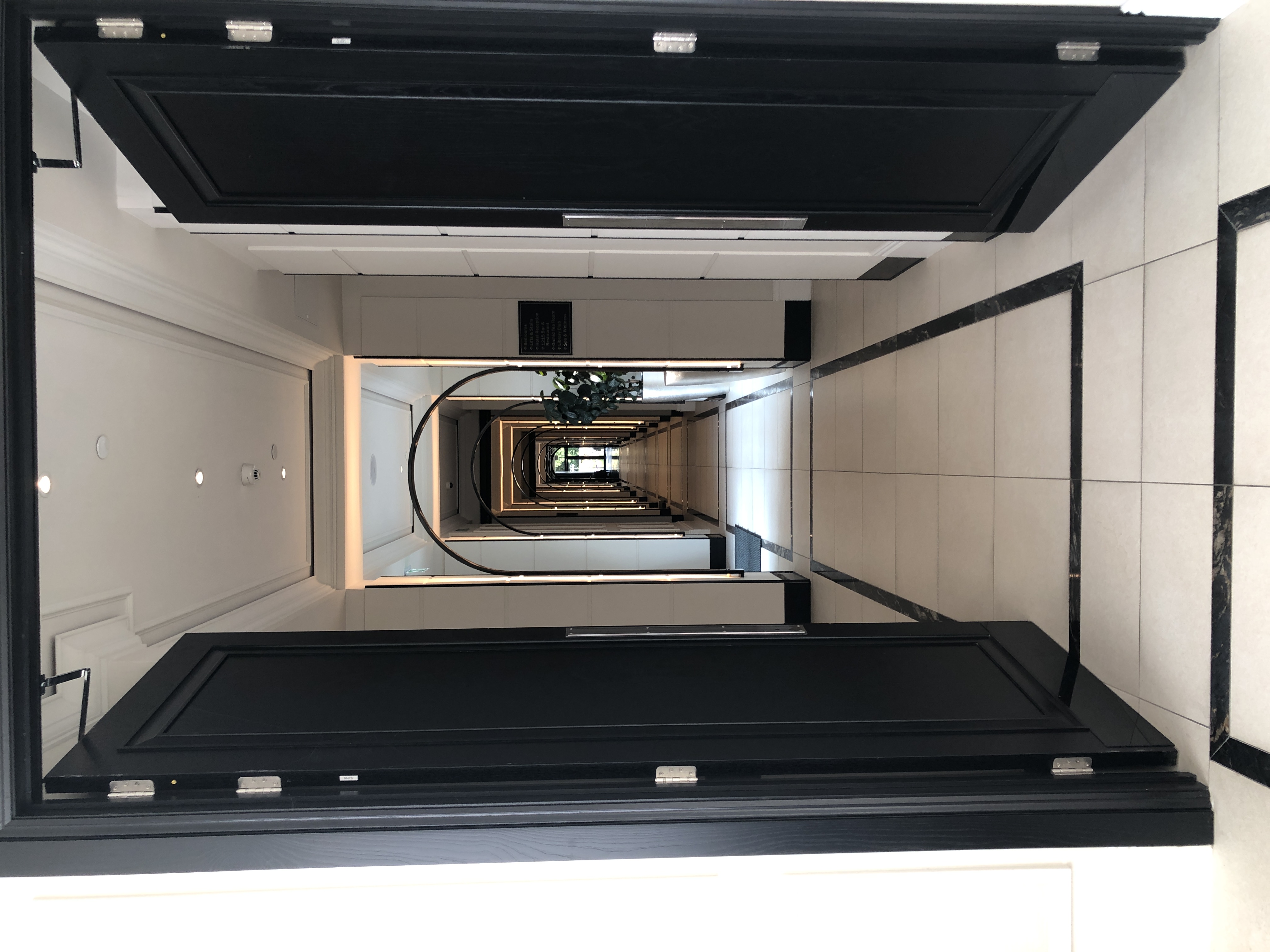 建物のドア