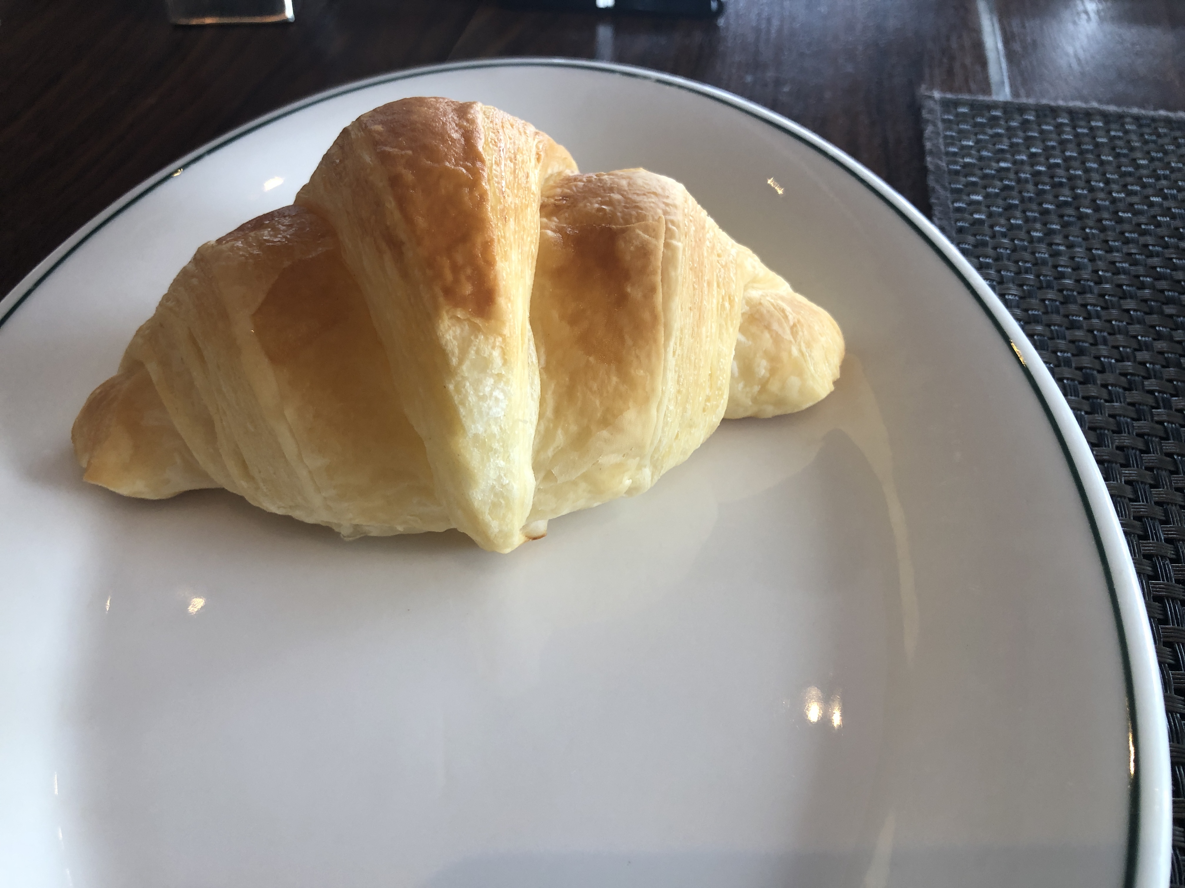 皿の上のパン