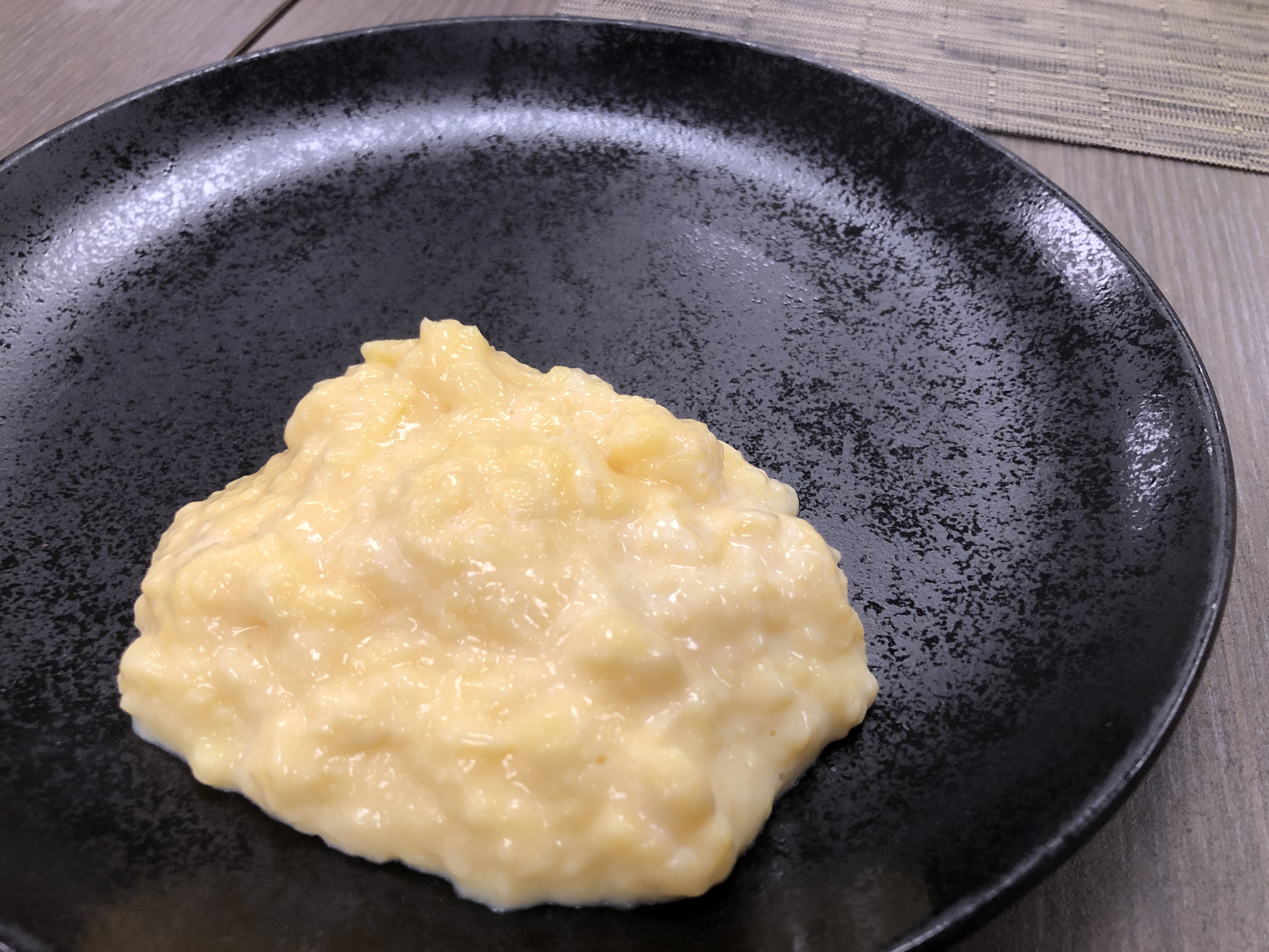 フライパンの中の食べ物