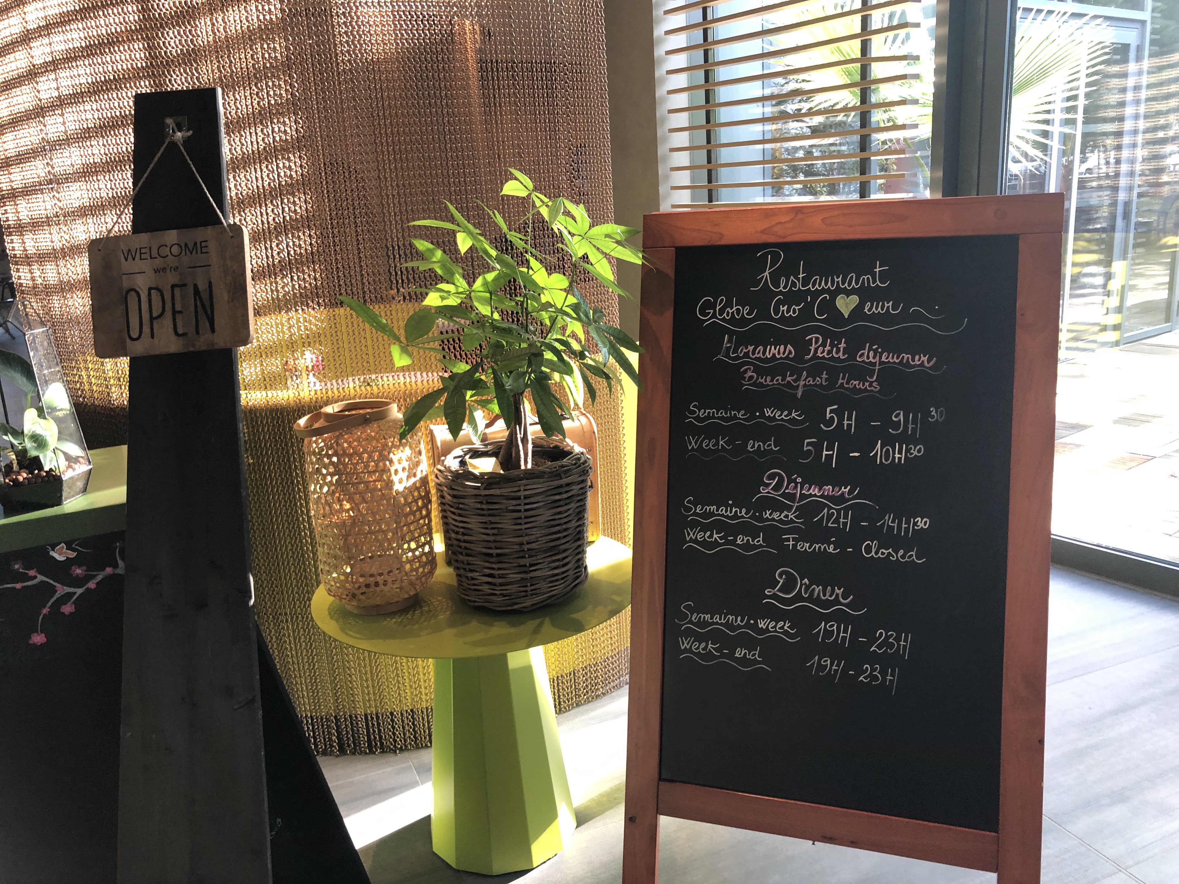 レストランの看板