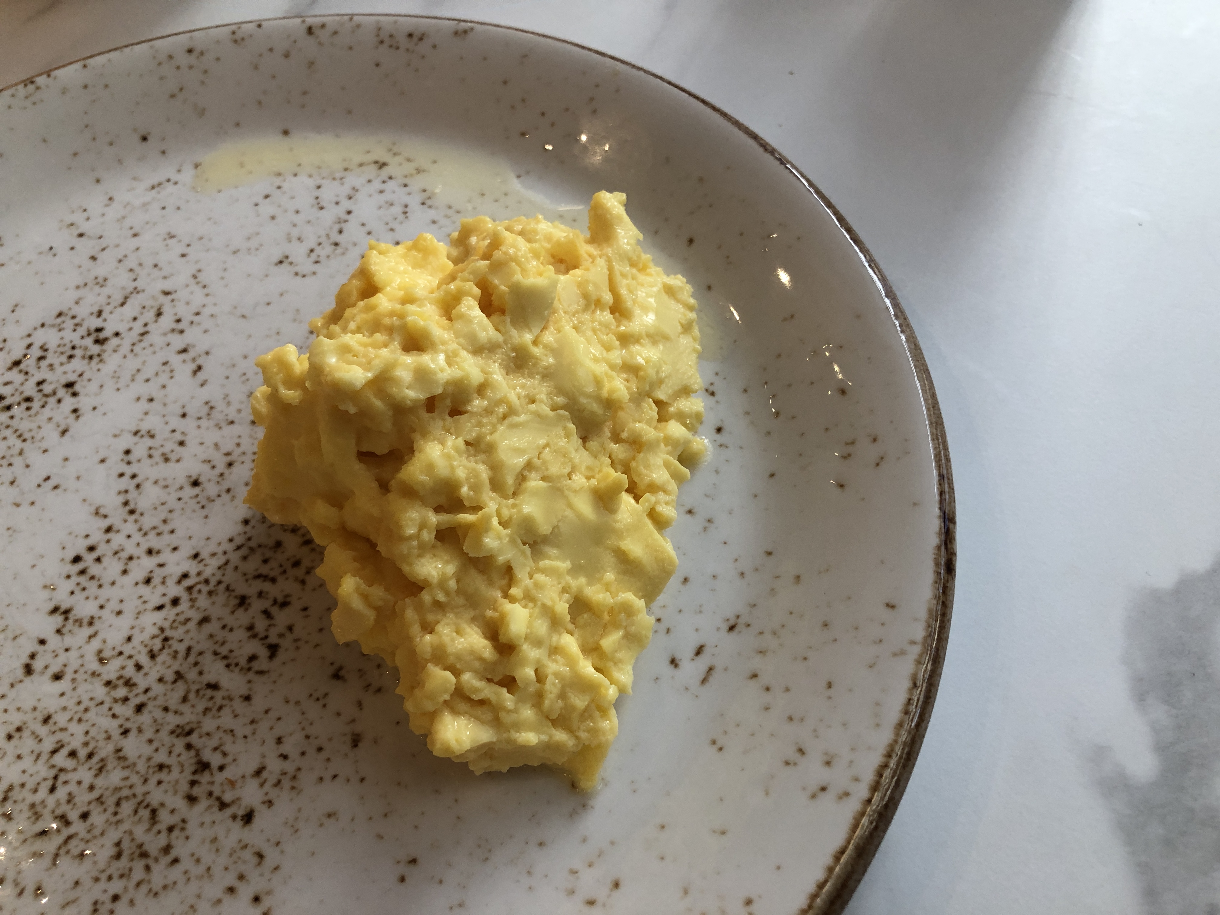 皿の上の食べ物