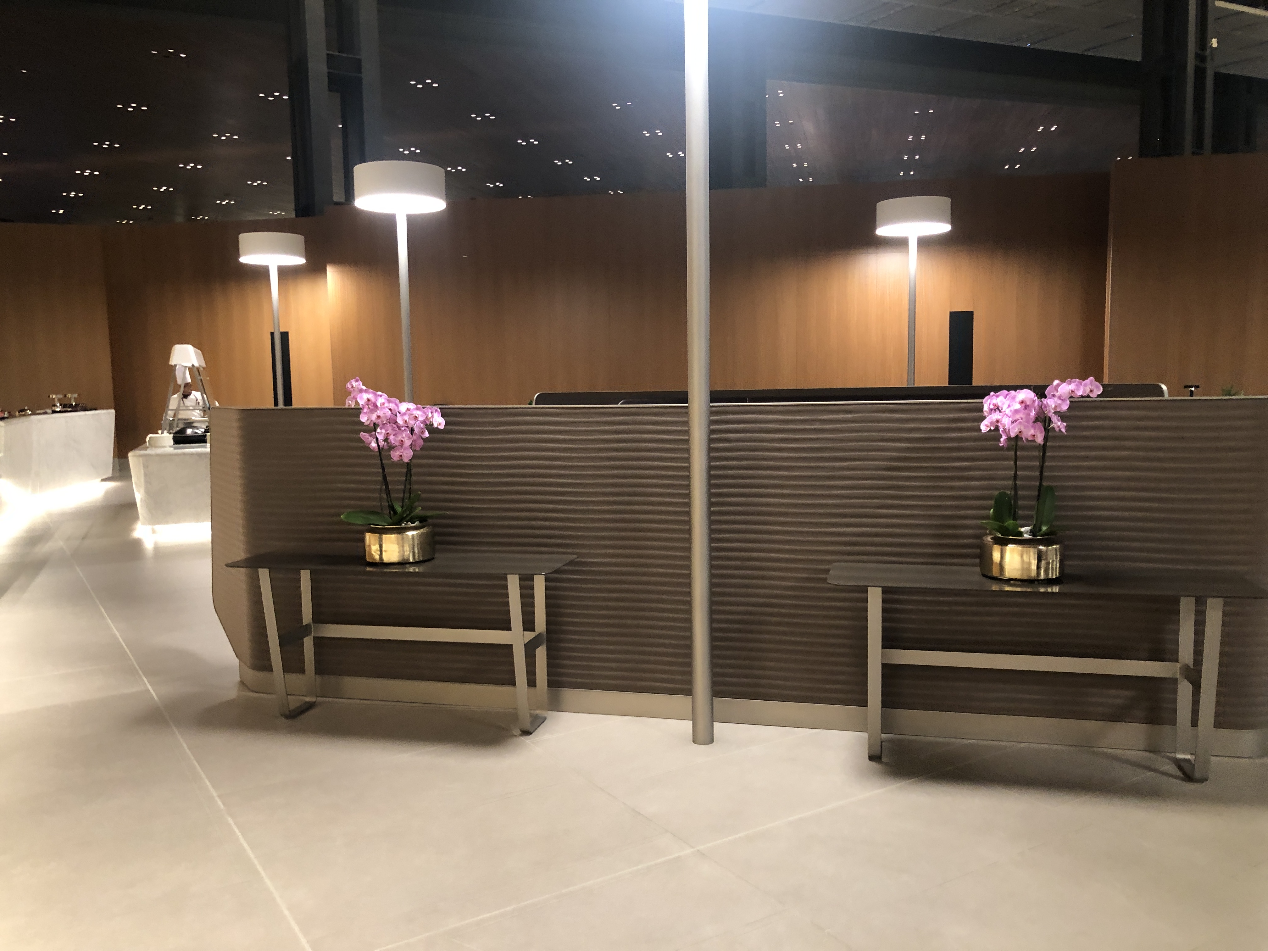 紫の光の部屋