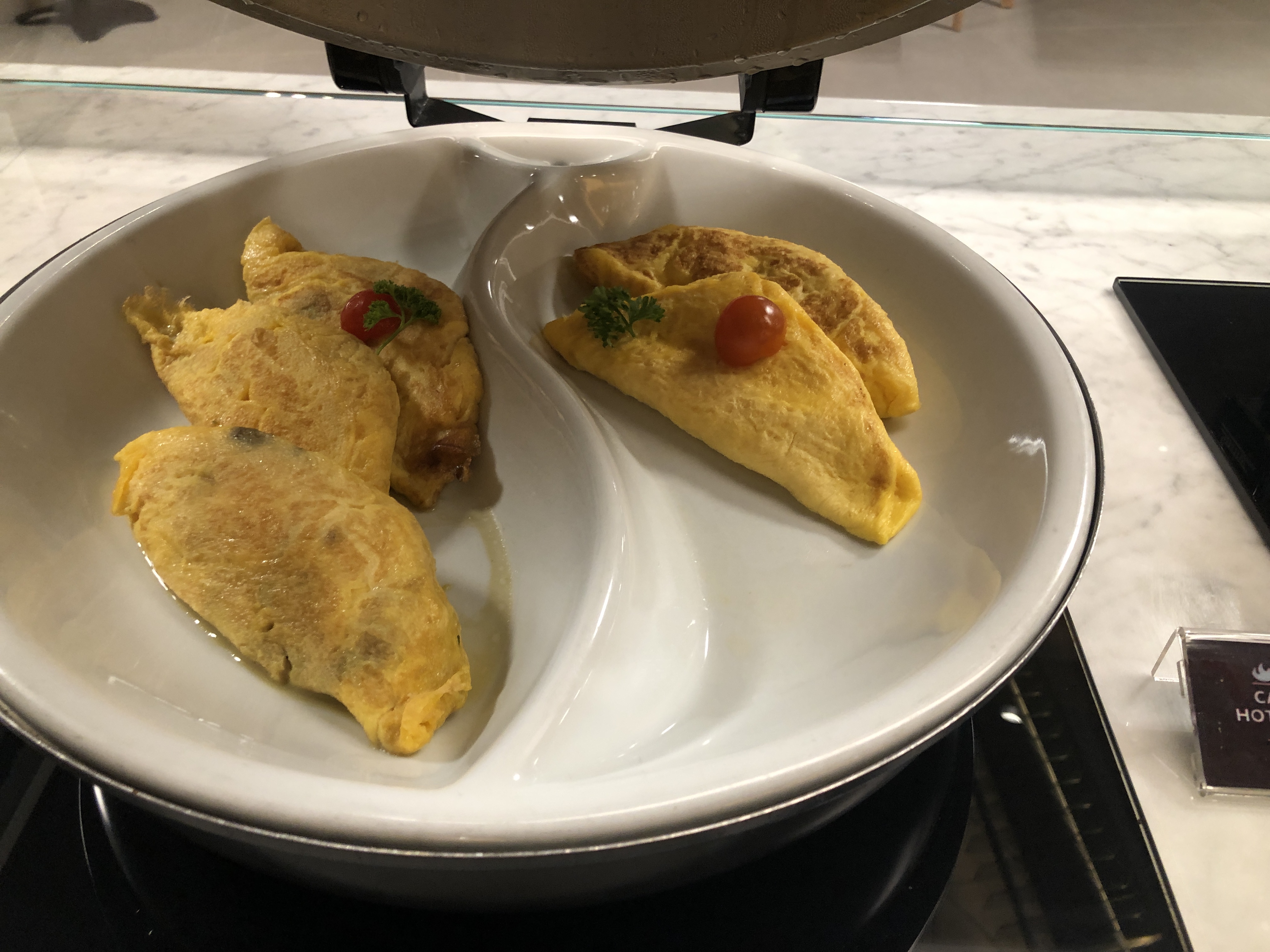 皿の上の食べ物