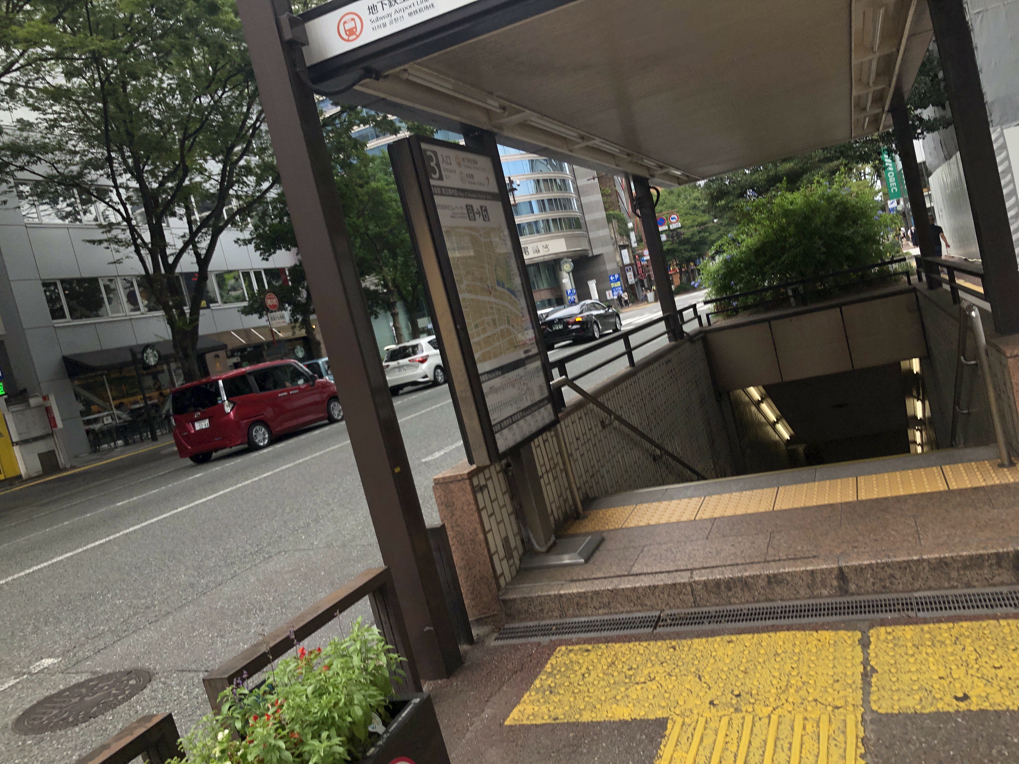 建物の入り口