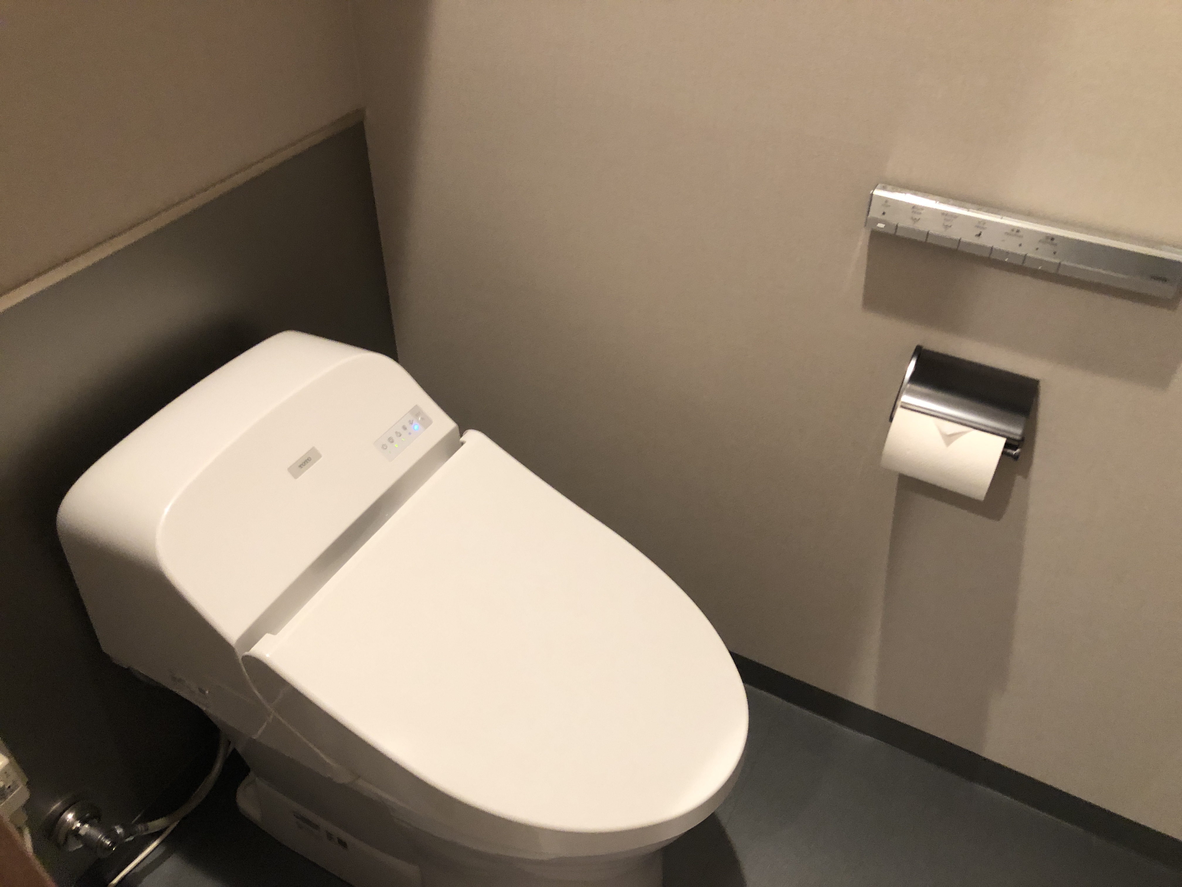 鏡のあるバスルーム